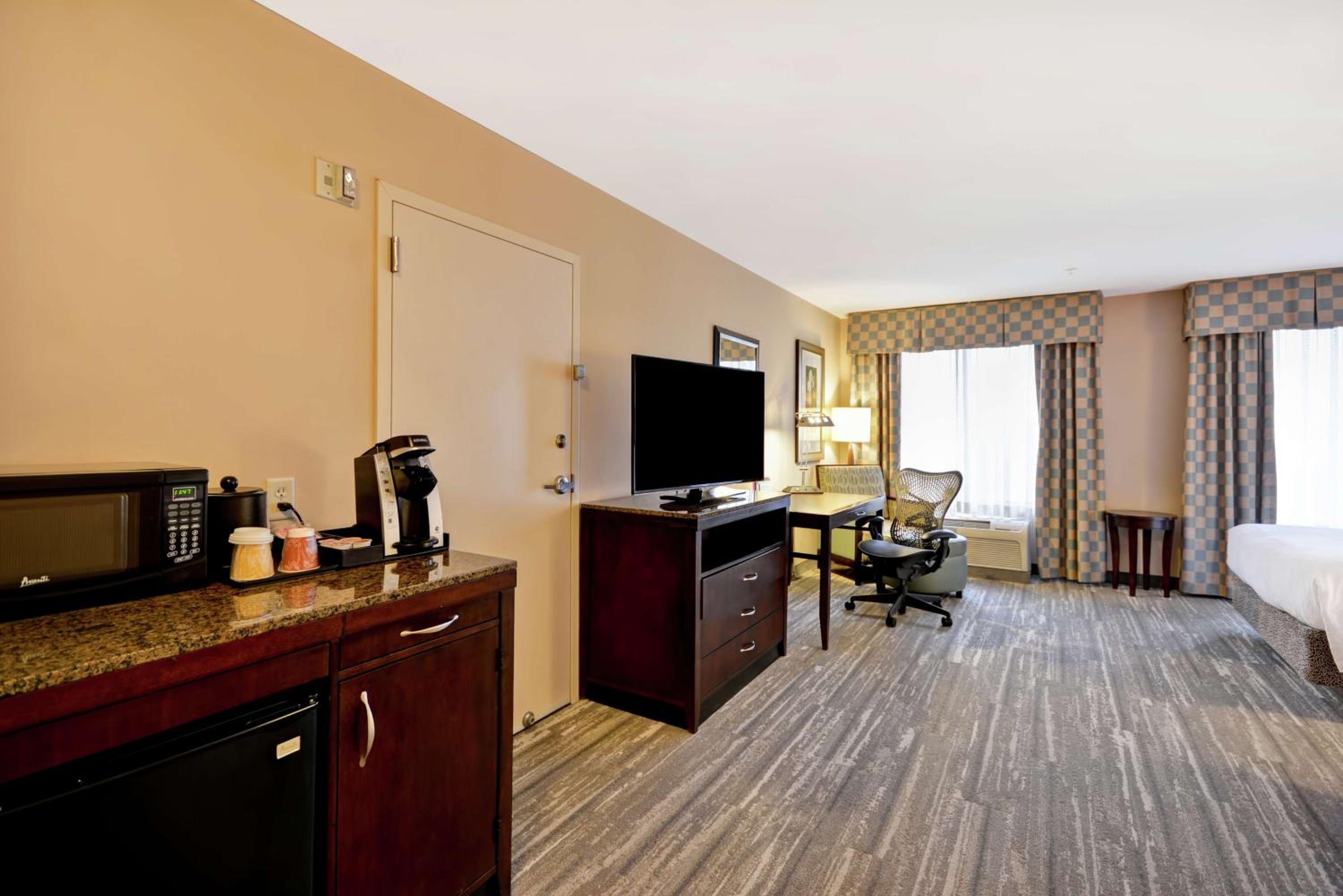 Queen Room with Two Queen Beds - Photo 1