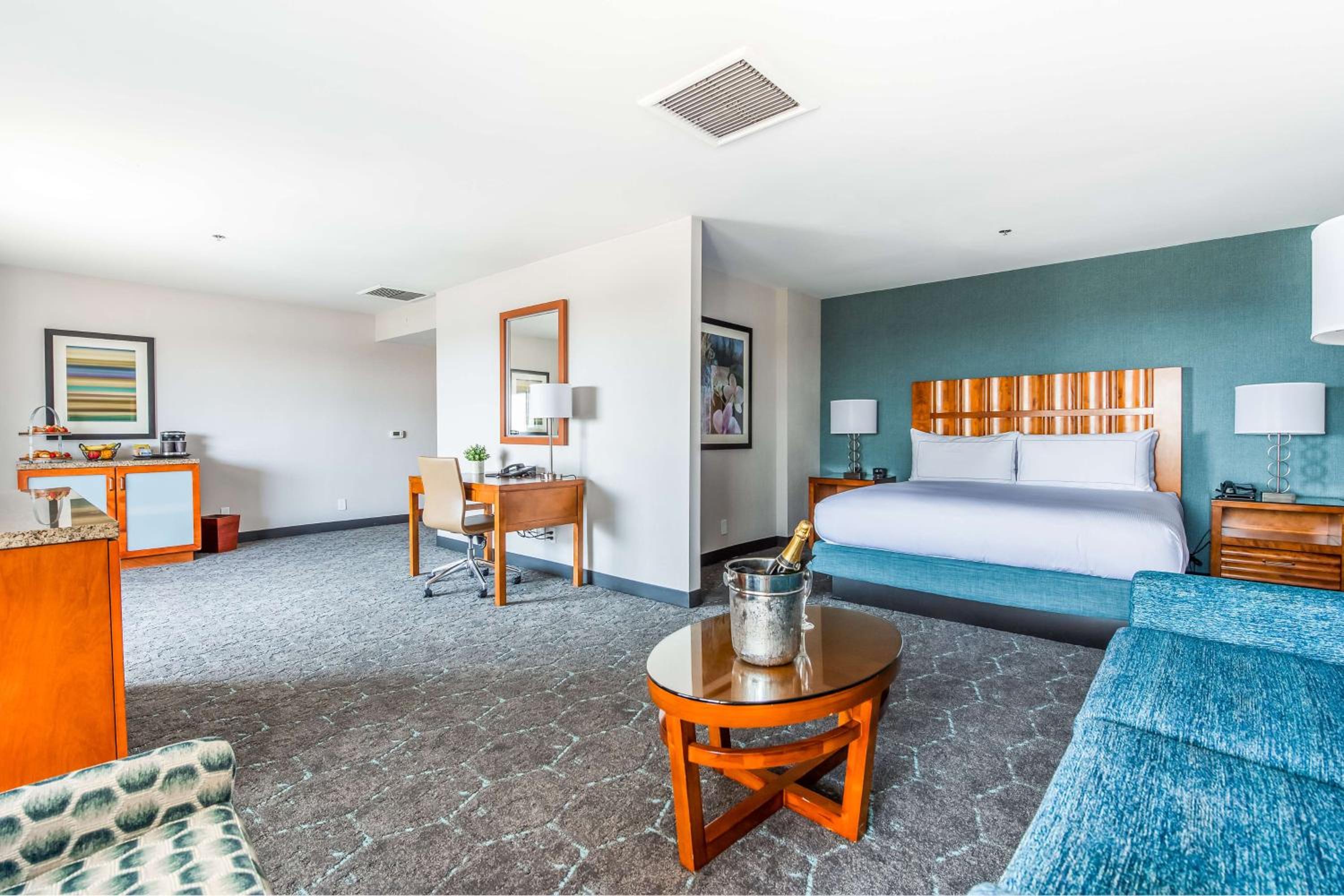 Executive King Suite - Non-Smoking