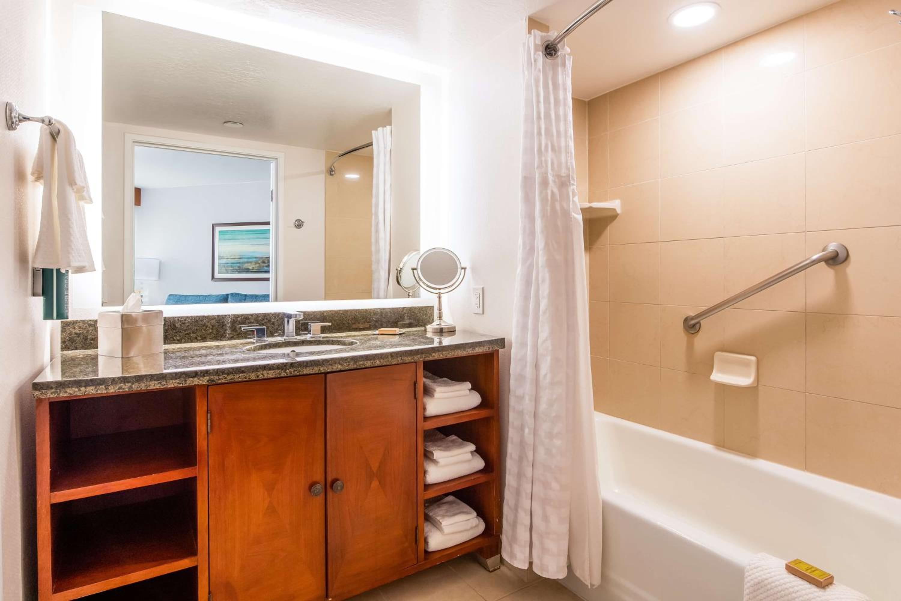 King Junior Suite - Non-Smoking - Photo 4