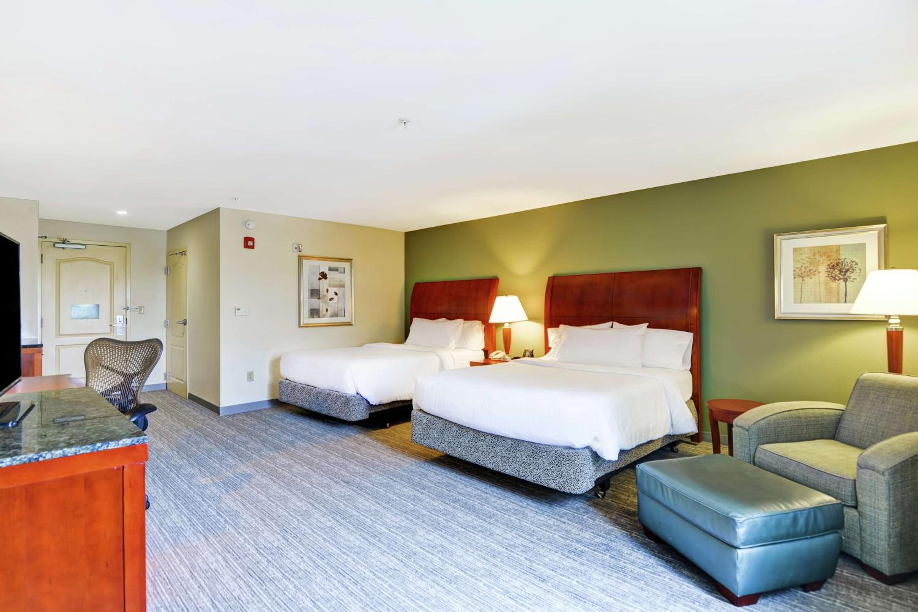 Queen Room with Two Queen Beds - Photo 1