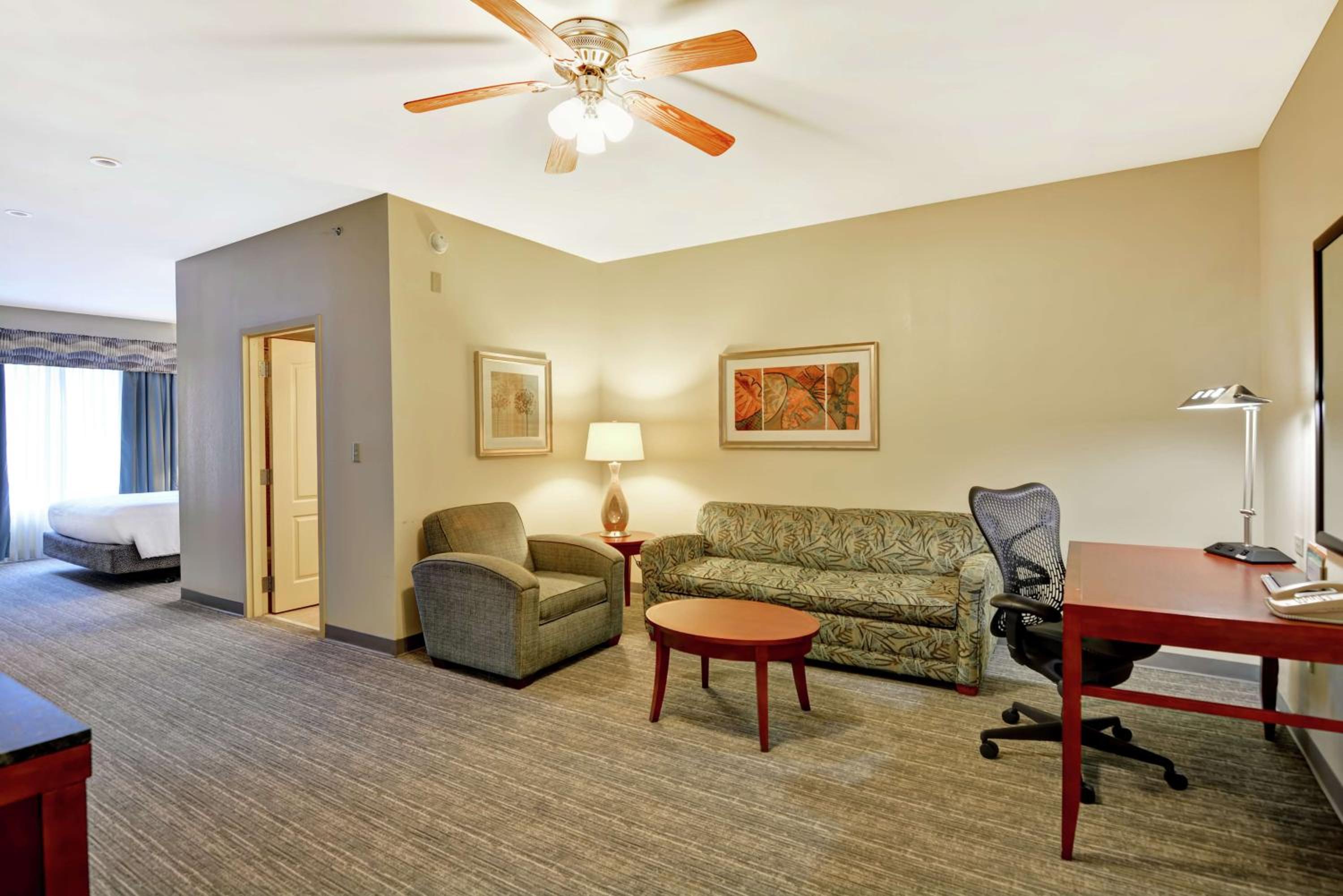 One-Bedroom King Suite - Photo 3