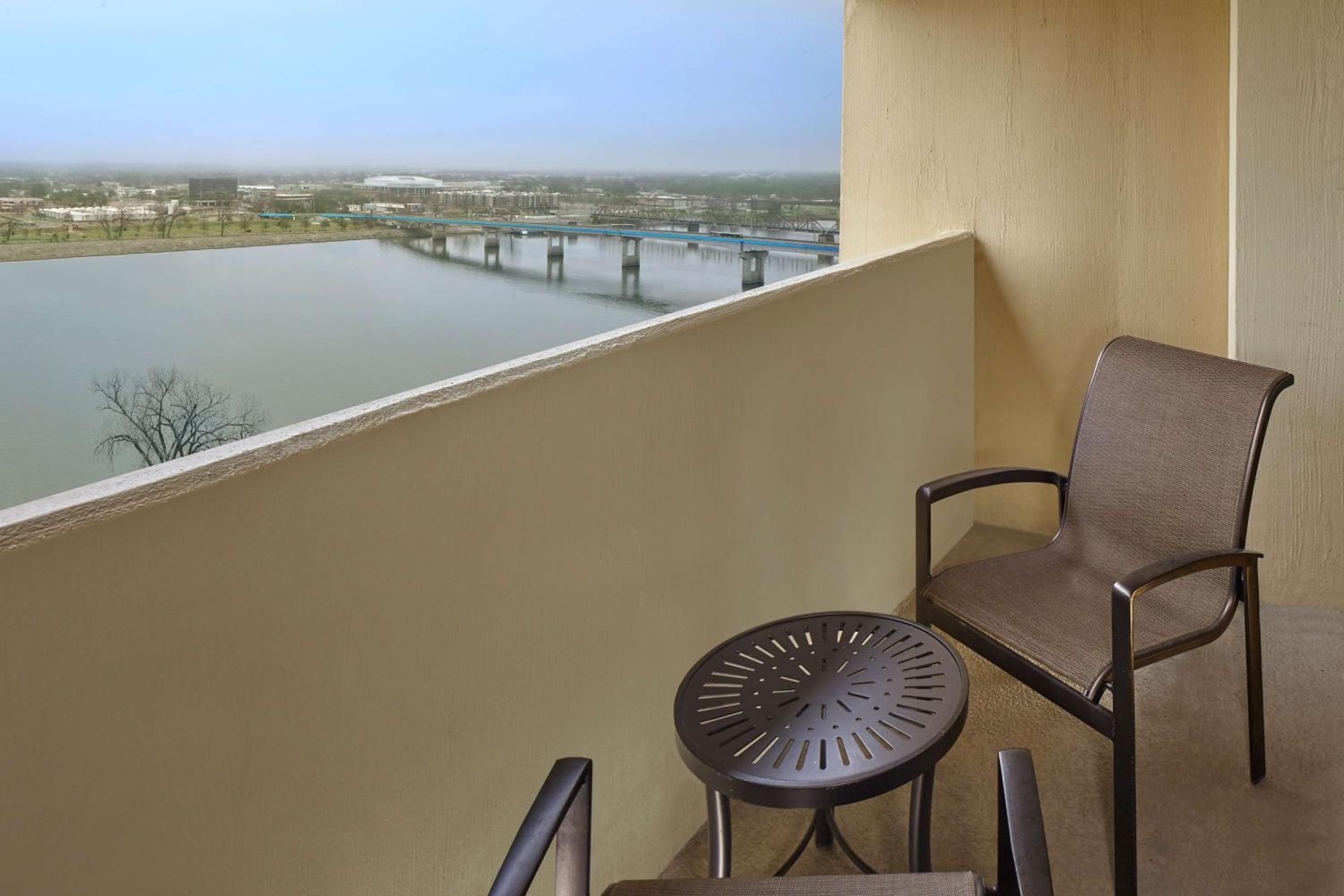 King Room with Balcony - Photo 2