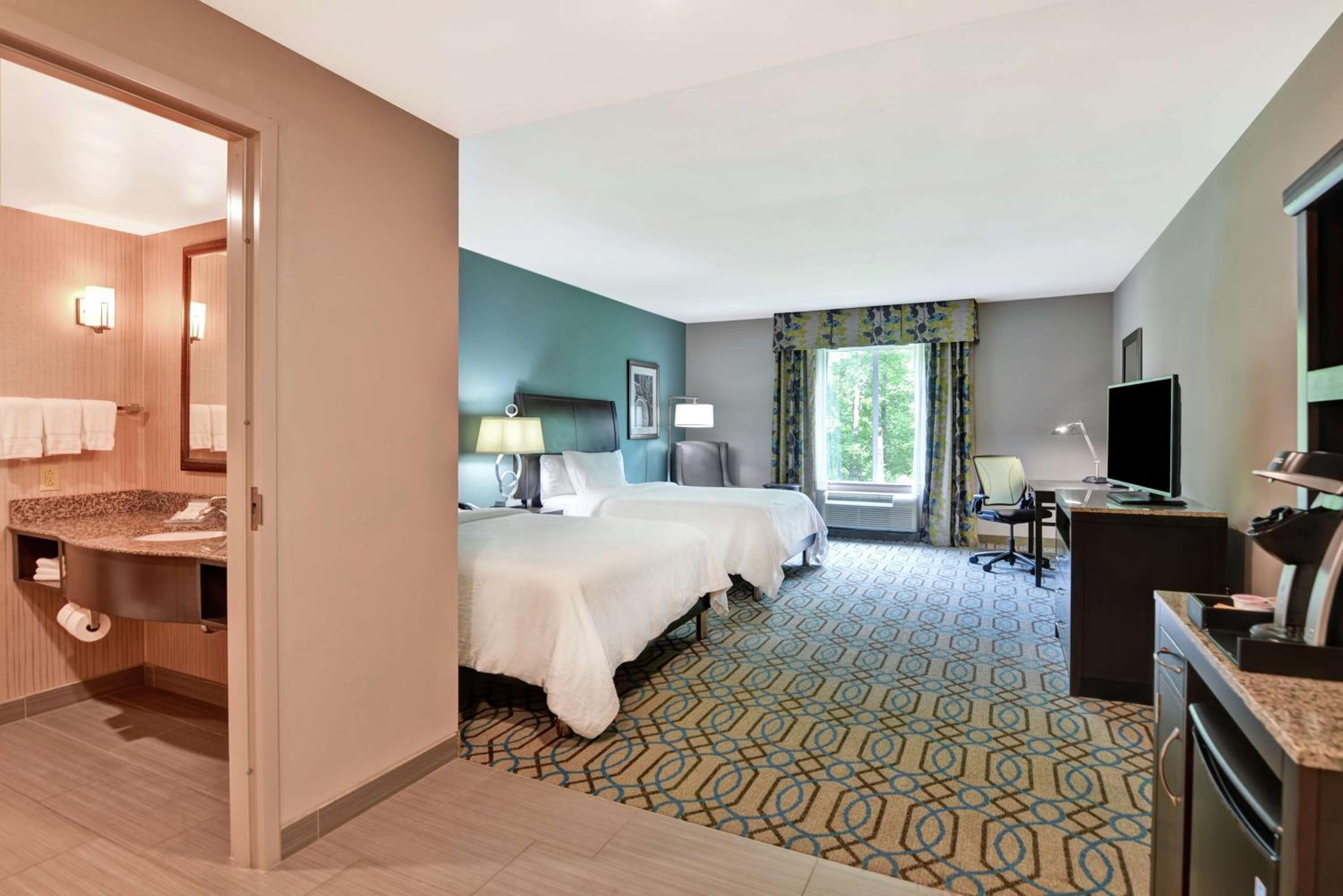 Queen Room with Two Queen Beds - Disability Access photo 1