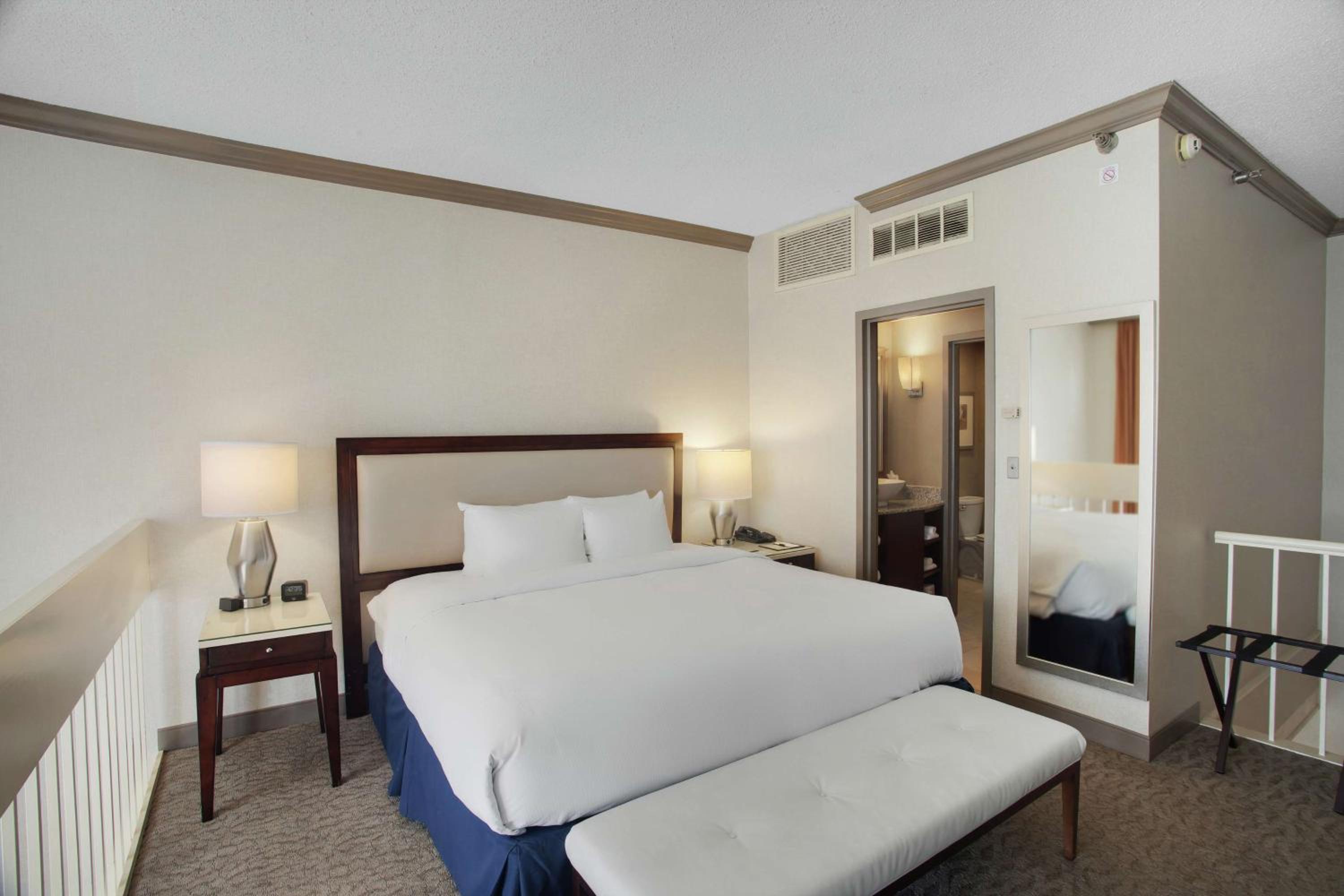King Suite - Non-Smoking - Photo 1
