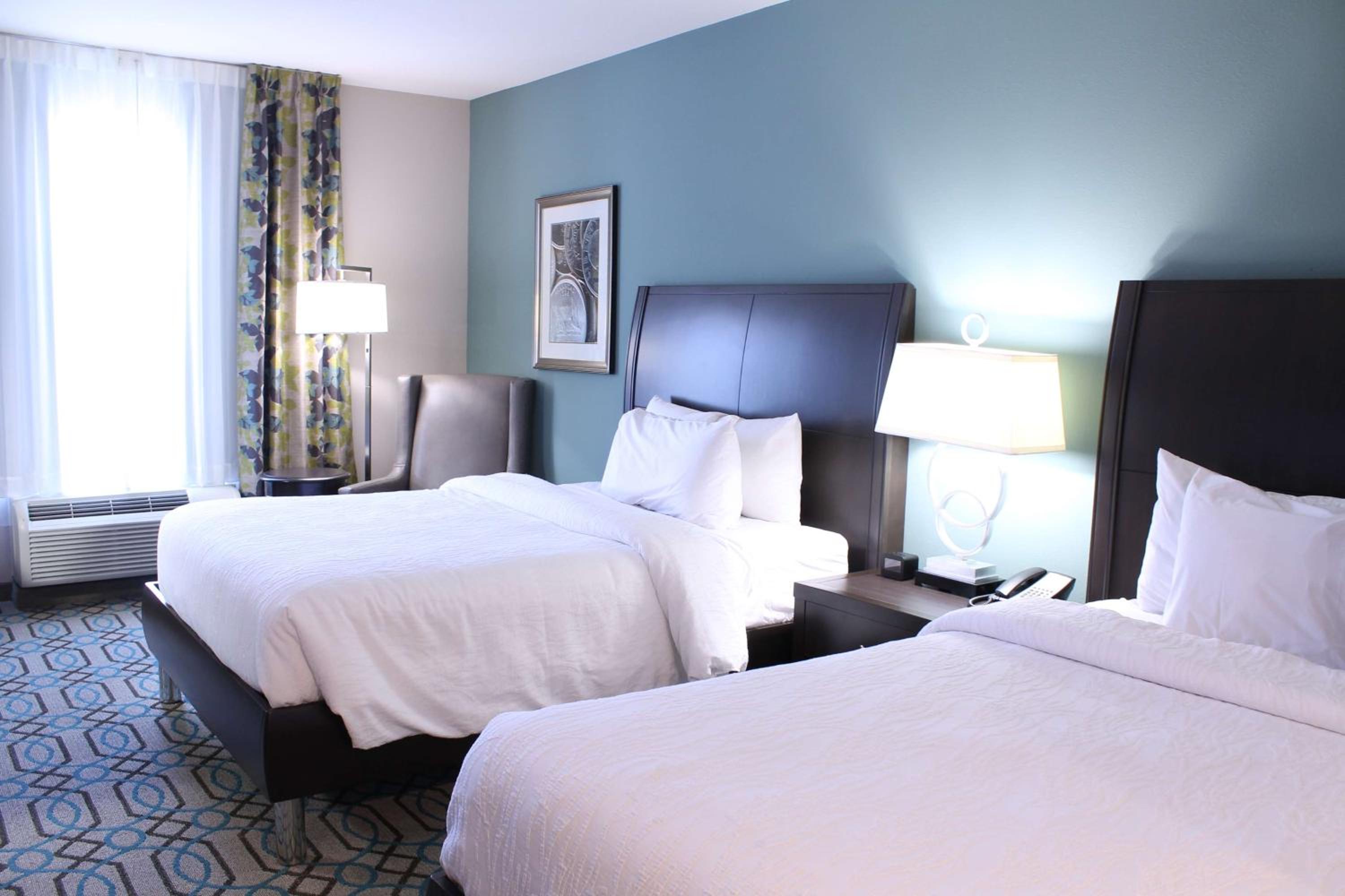 Queen Room with Two Queen Beds photo 2