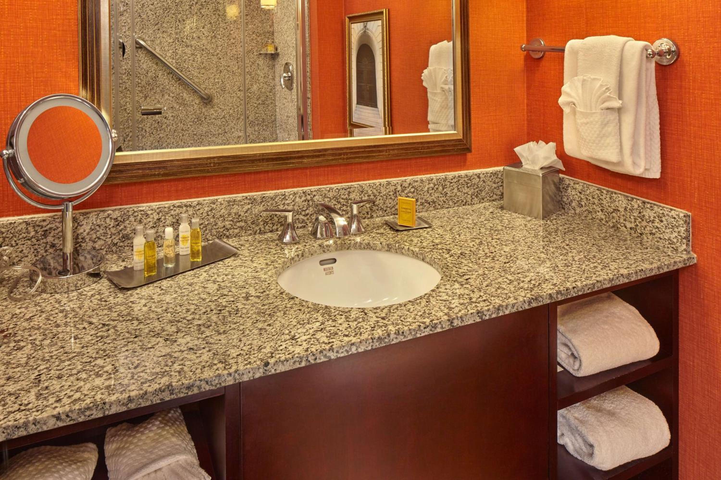 King Room - Non-Smoking - Photo 3