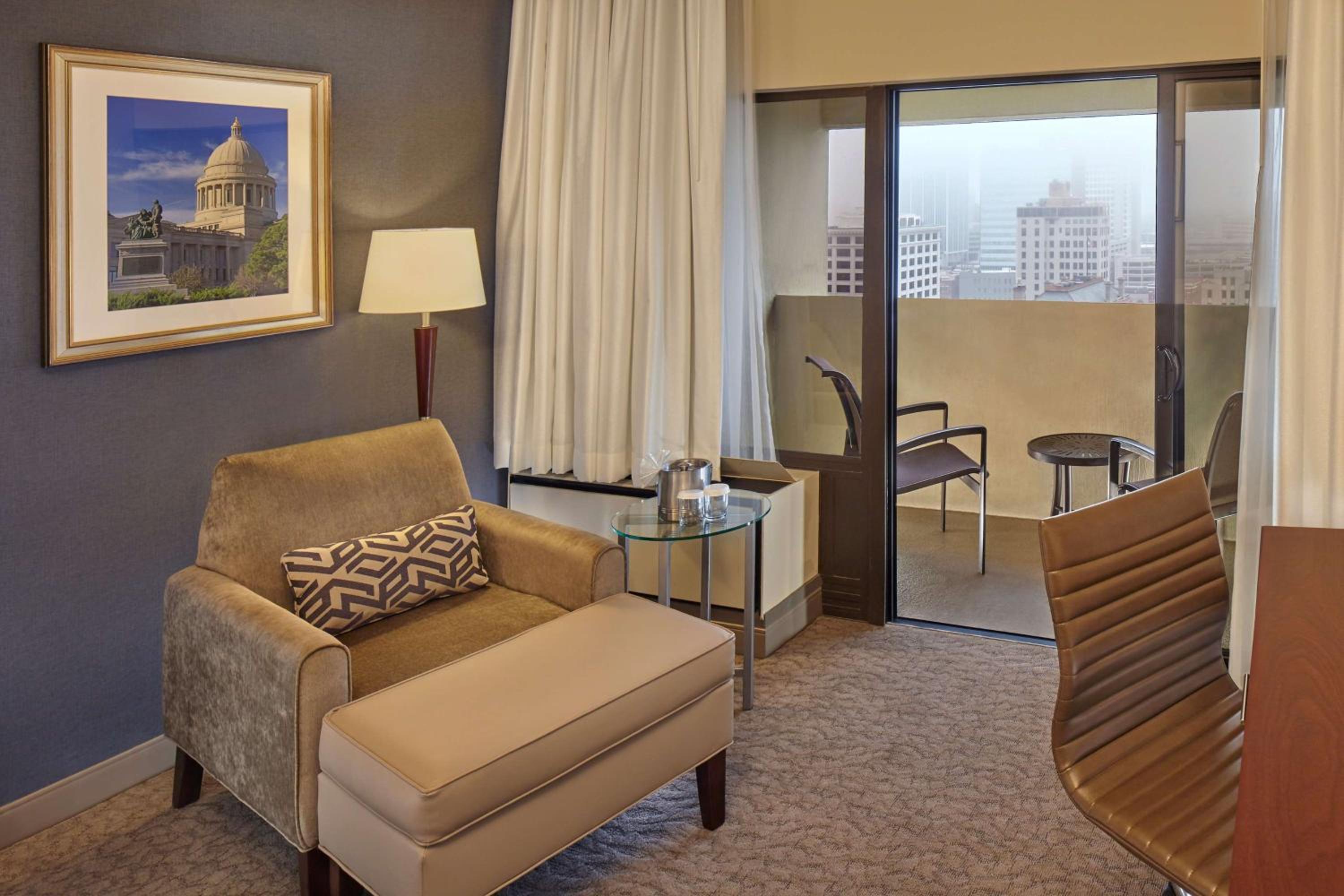King Room with Balcony - Photo 5