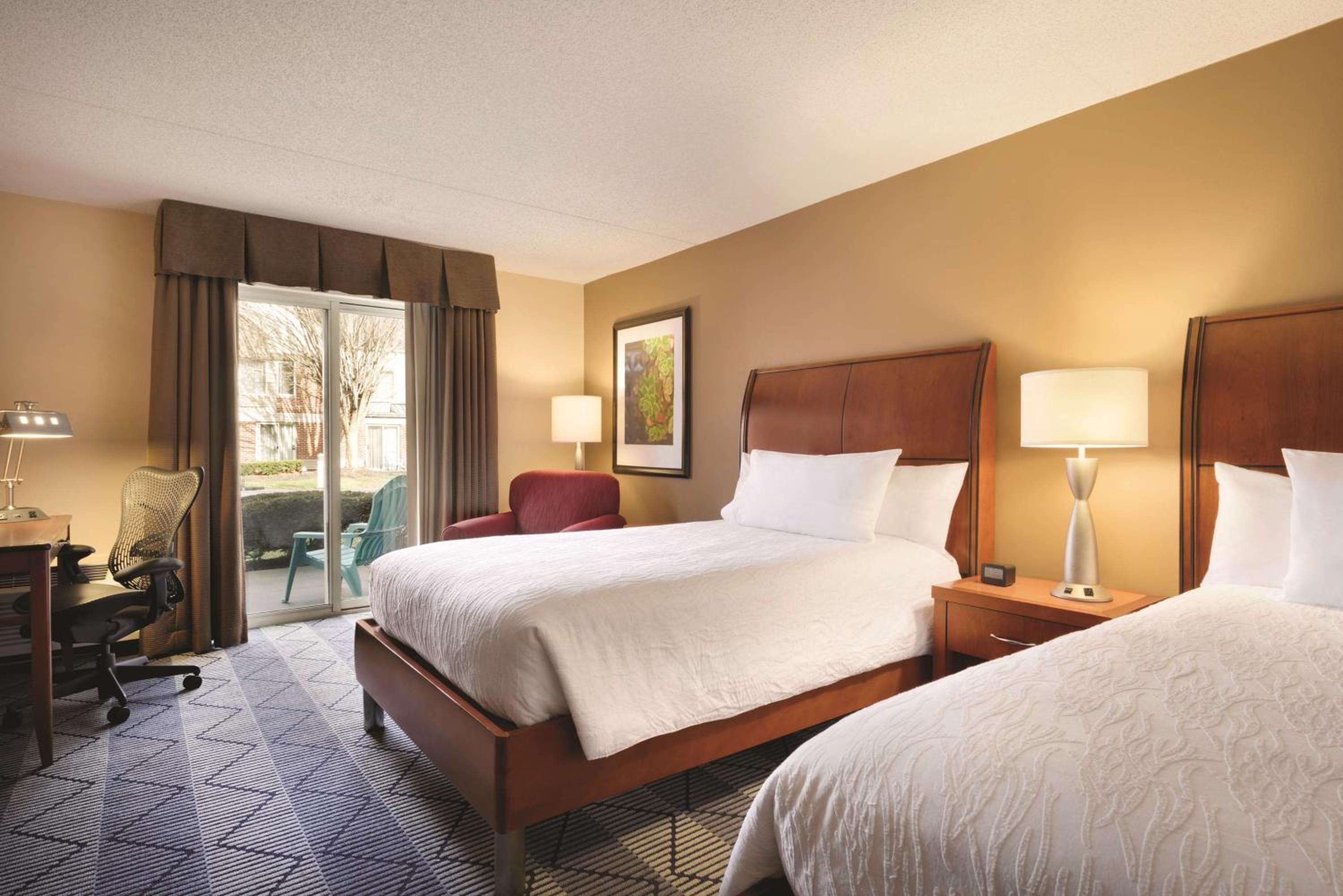 Double Room with Two Double Beds and View - Photo 1