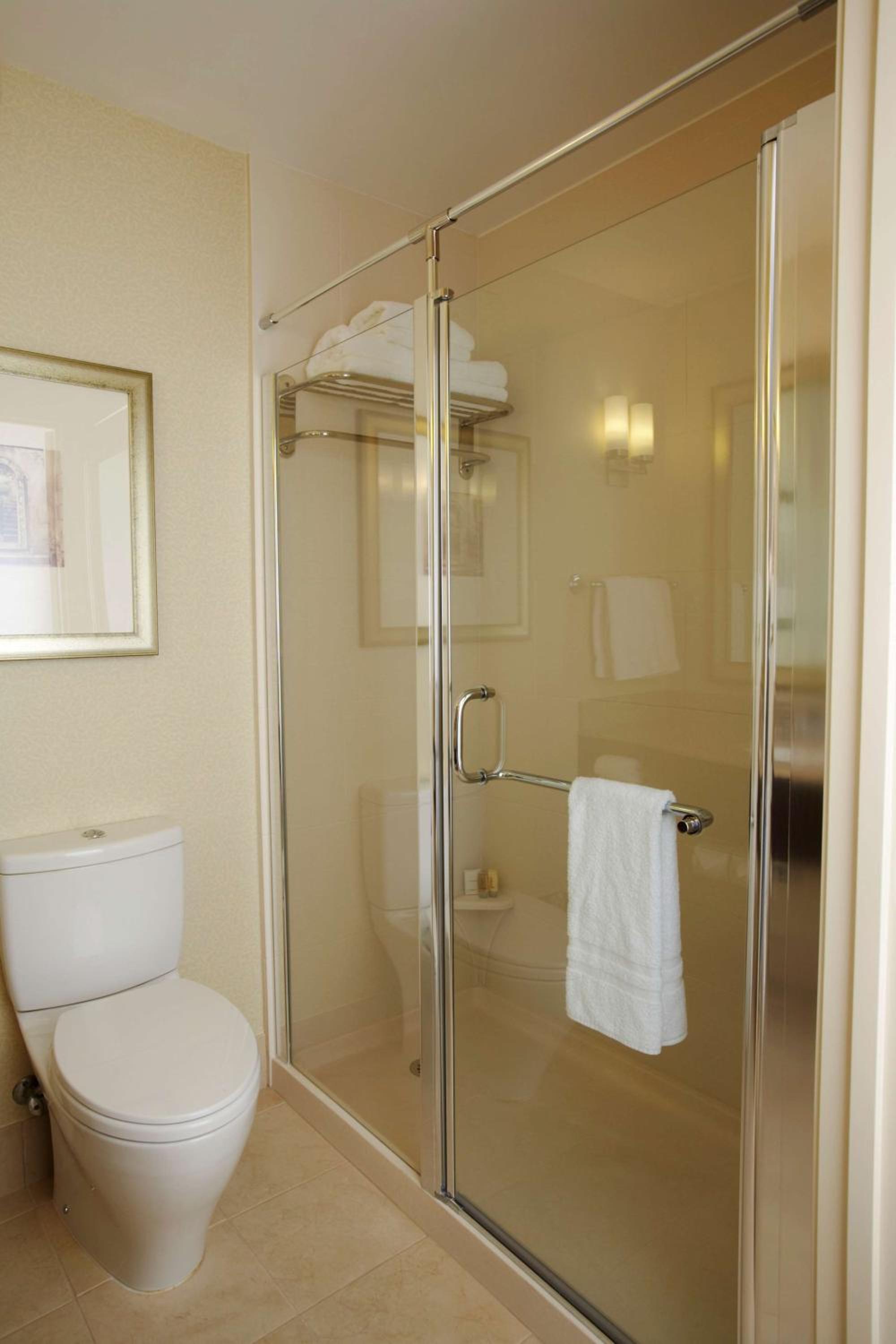 King Room with King Bed - Non-Smoking - Photo 2
