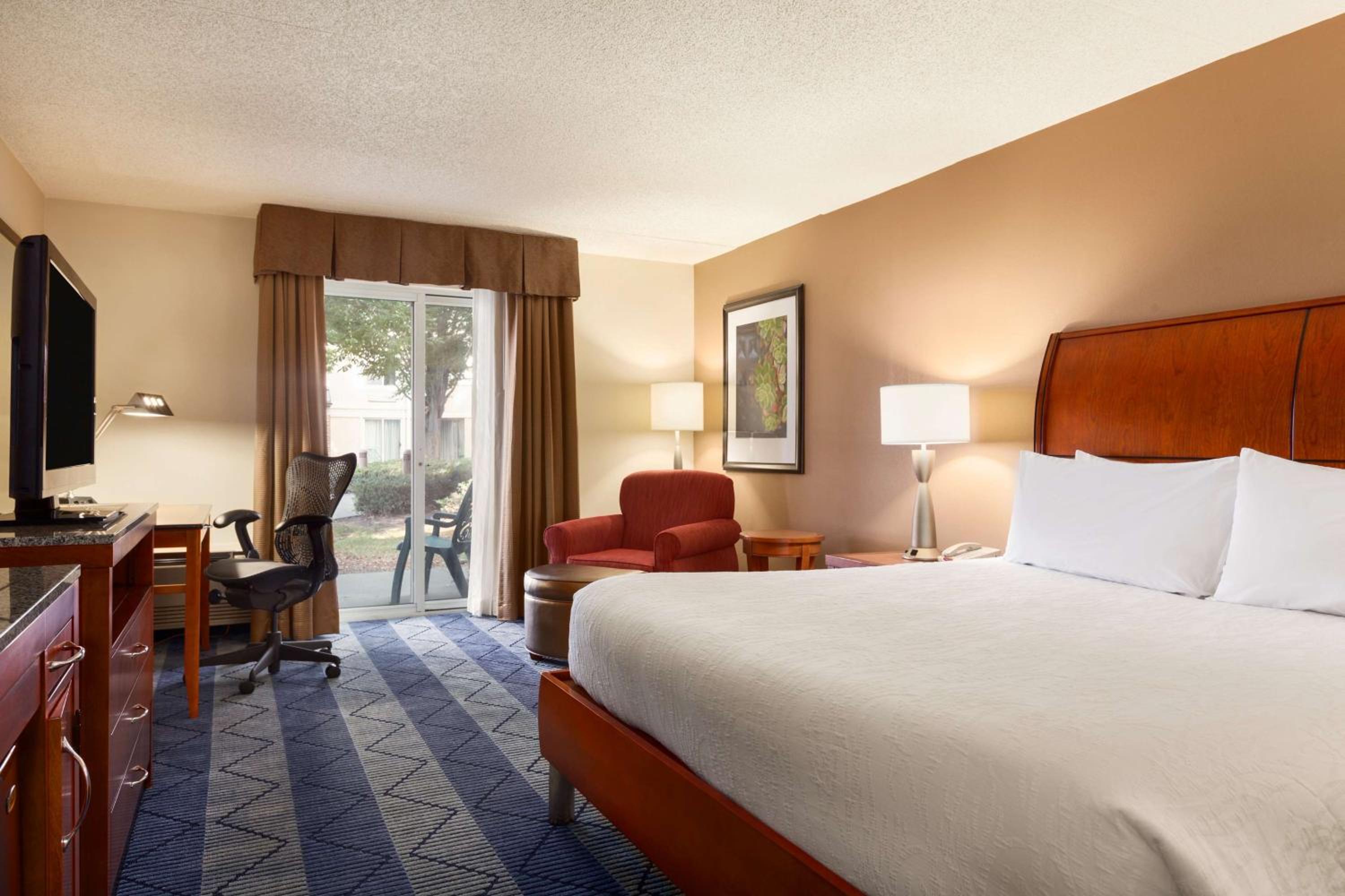 King Room with Scenic View - Photo 3