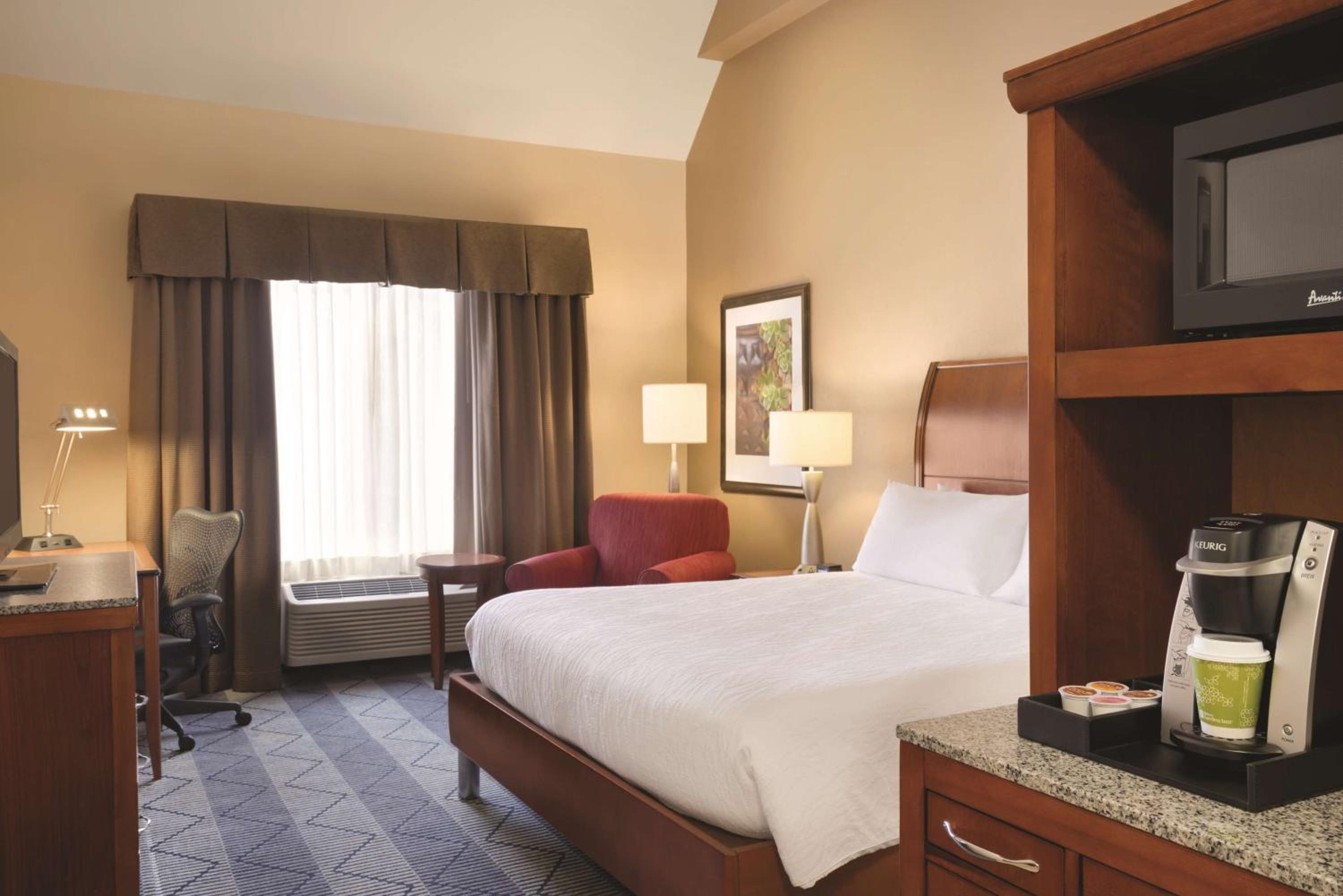 Deluxe King Room - Photo 1