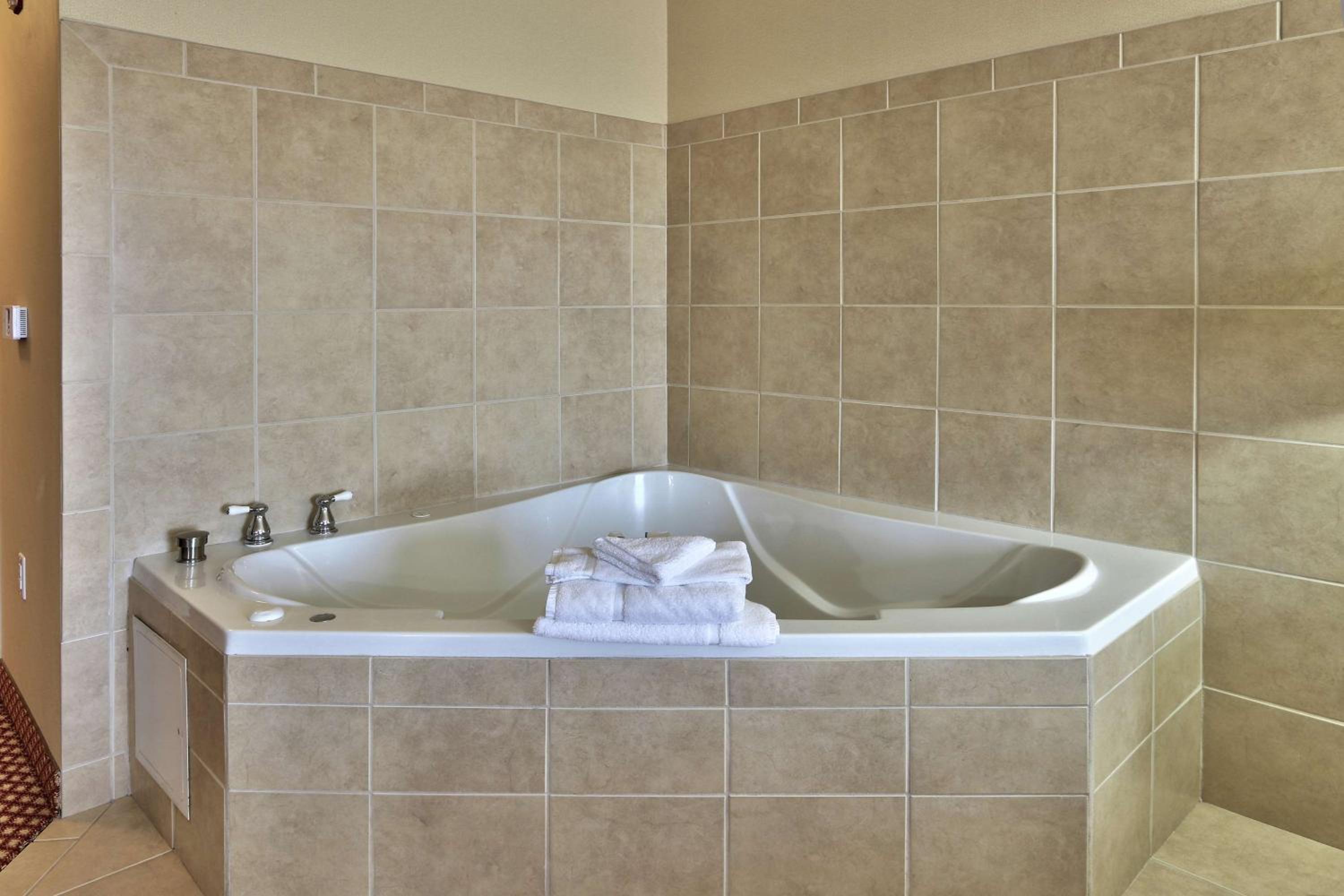 King Room with Whirlpool - Photo 4