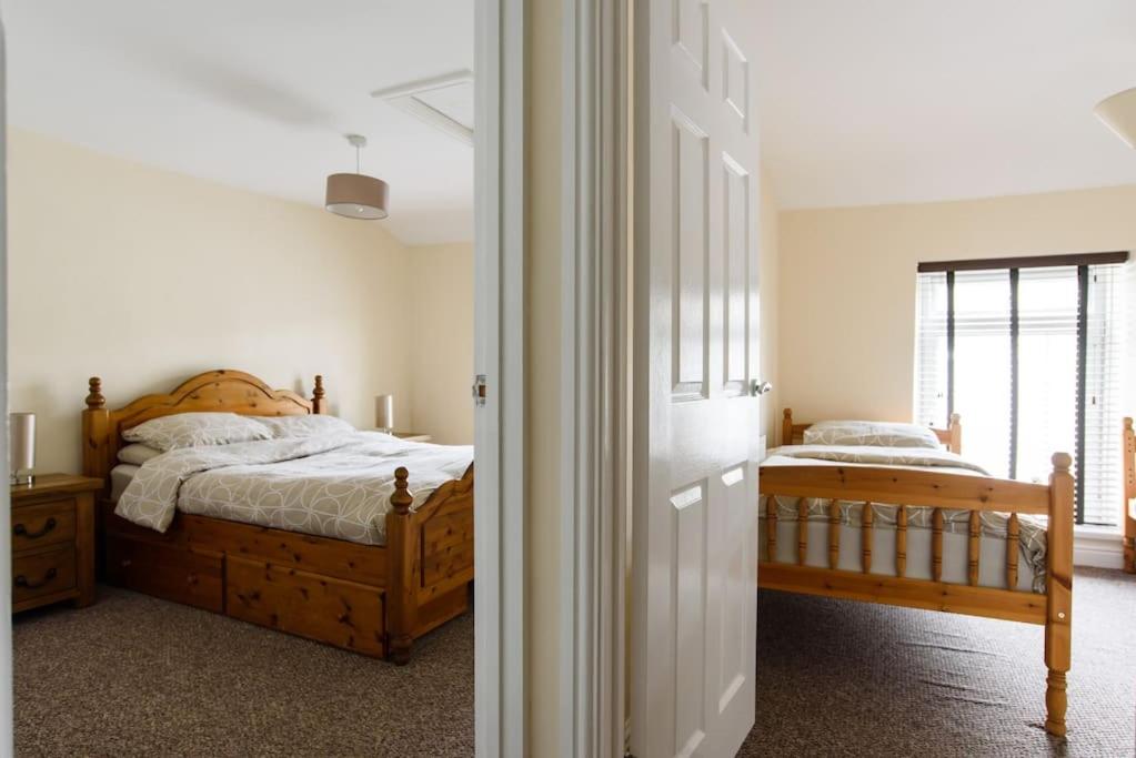Three-Bedroom House photo 2