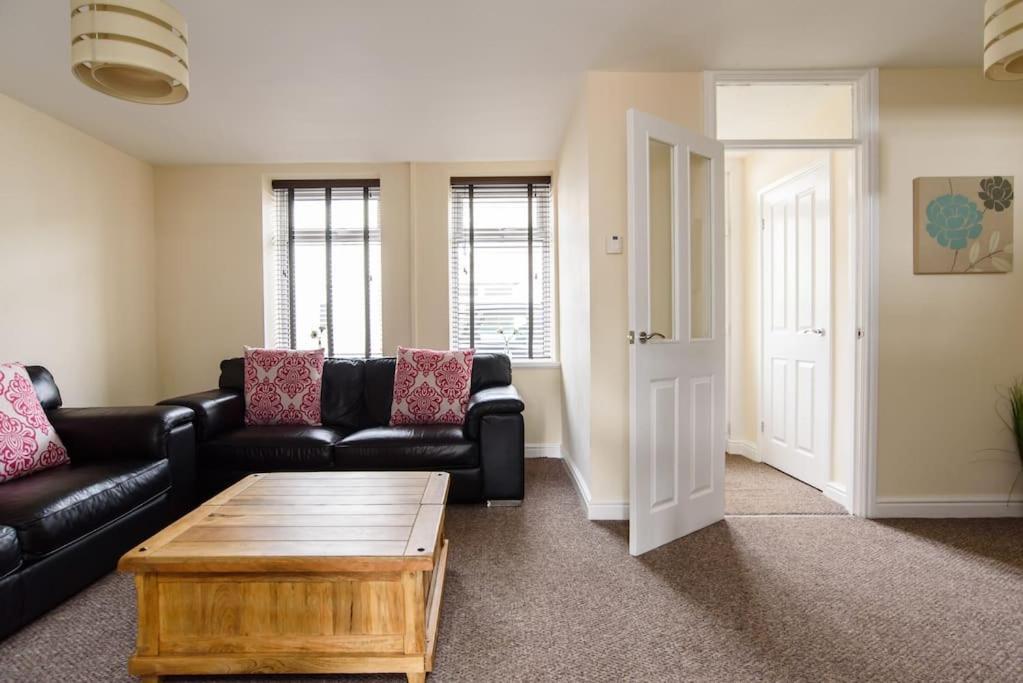 Three-Bedroom House photo 3