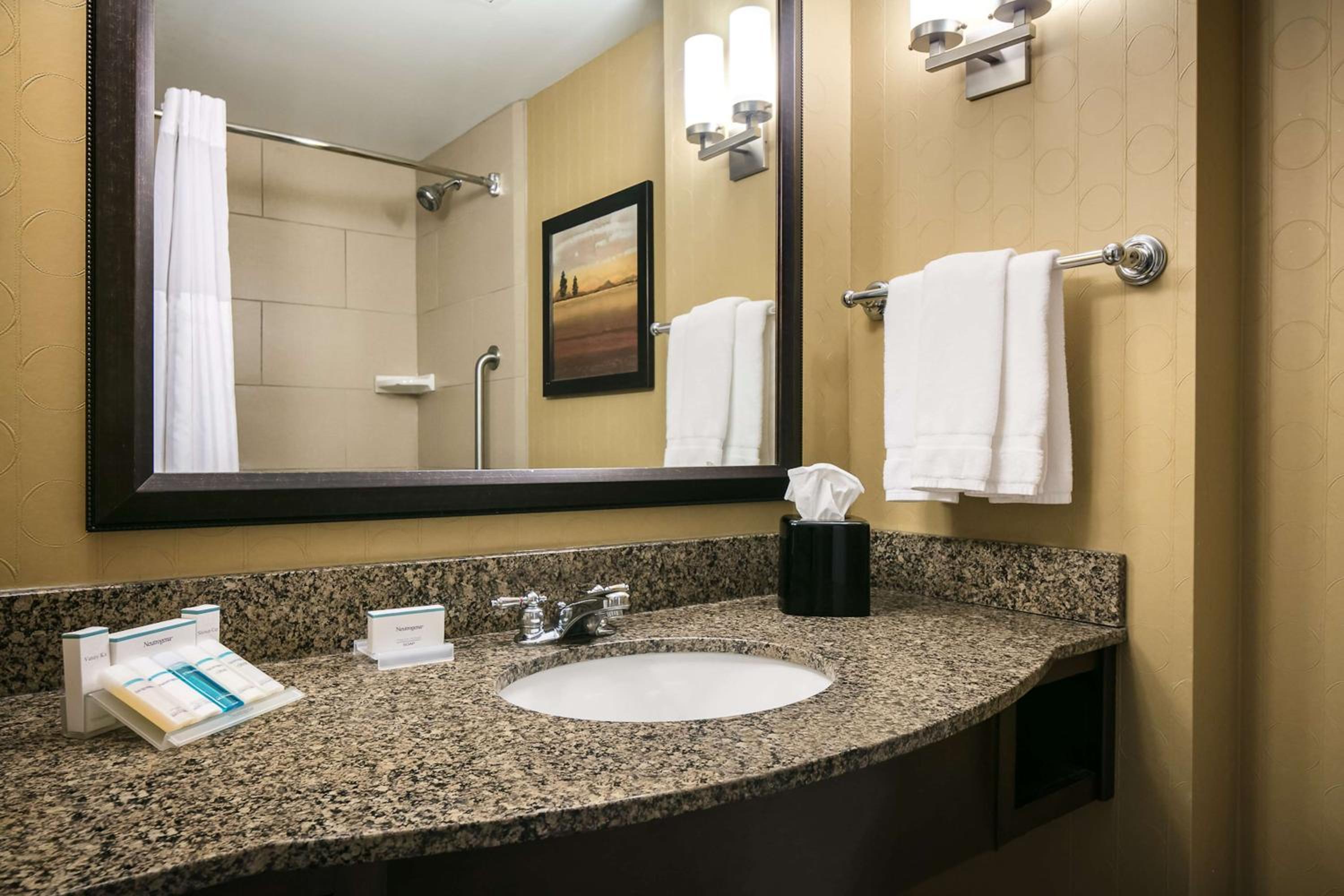 Junior Suite with Two Queen Beds - Photo 10