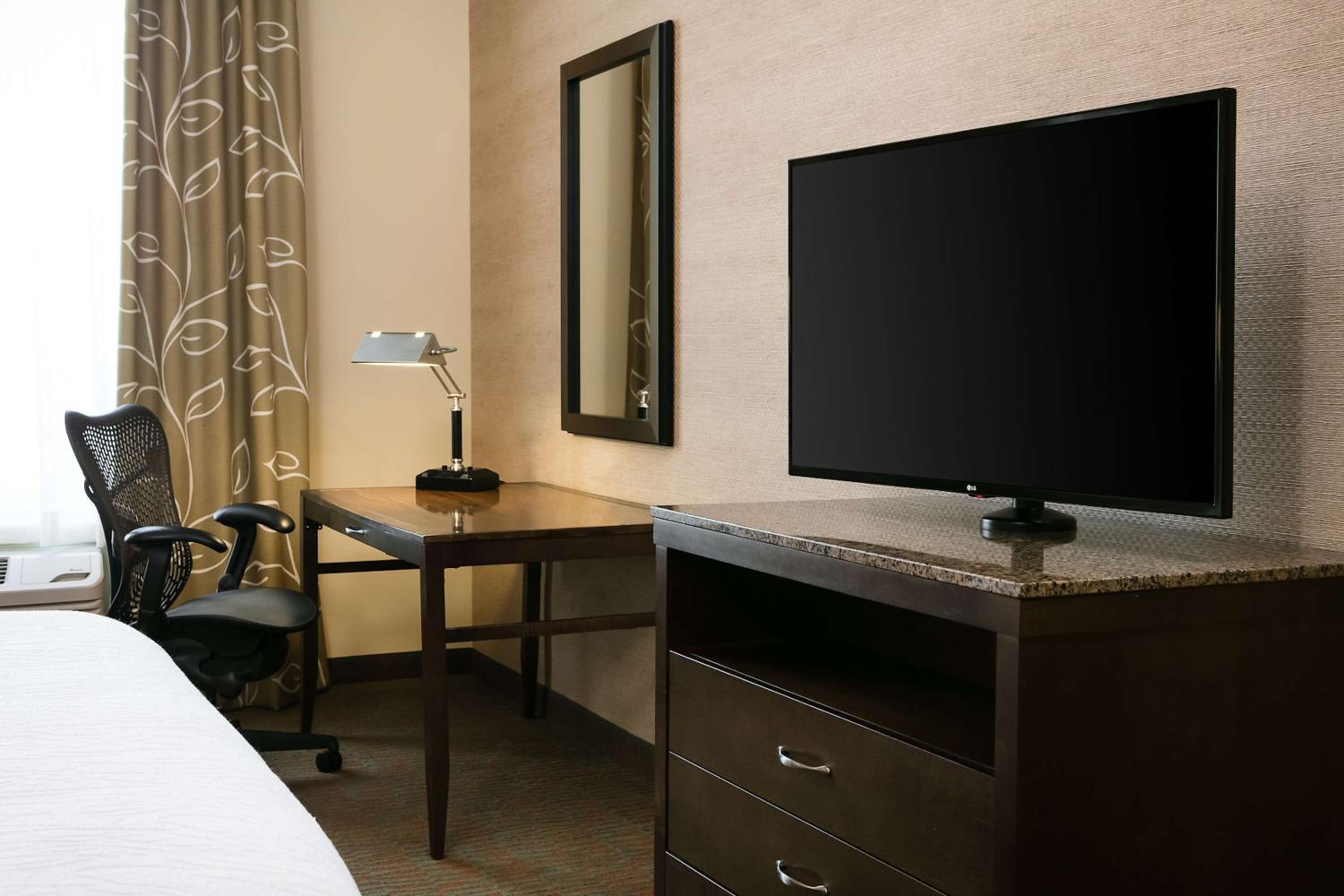 Junior Suite with Two Queen Beds - Photo 2