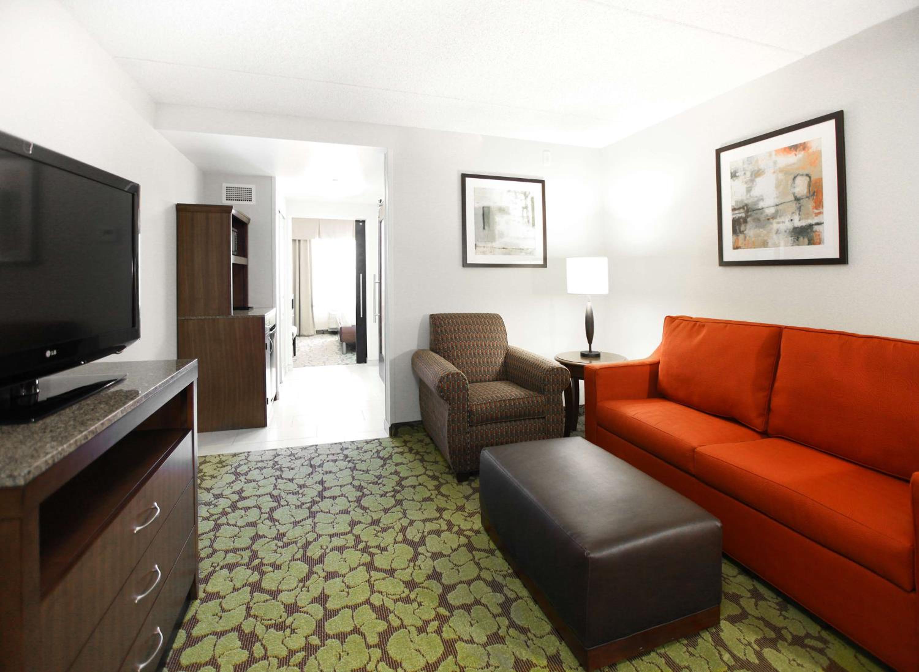 Deluxe King Room with Sofa Bed photo 1