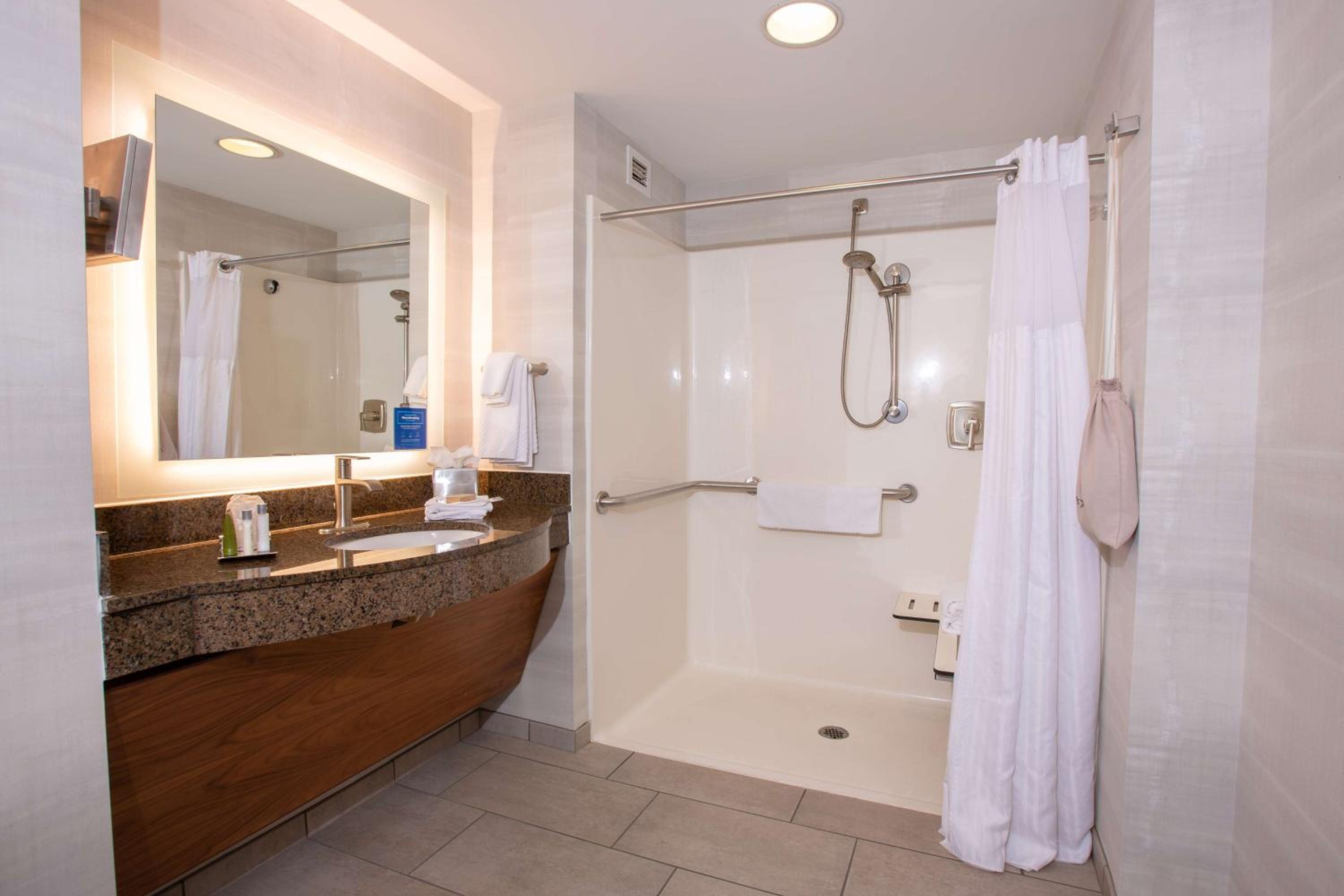 King Room - Disability Access/Non-Smoking - Photo 3