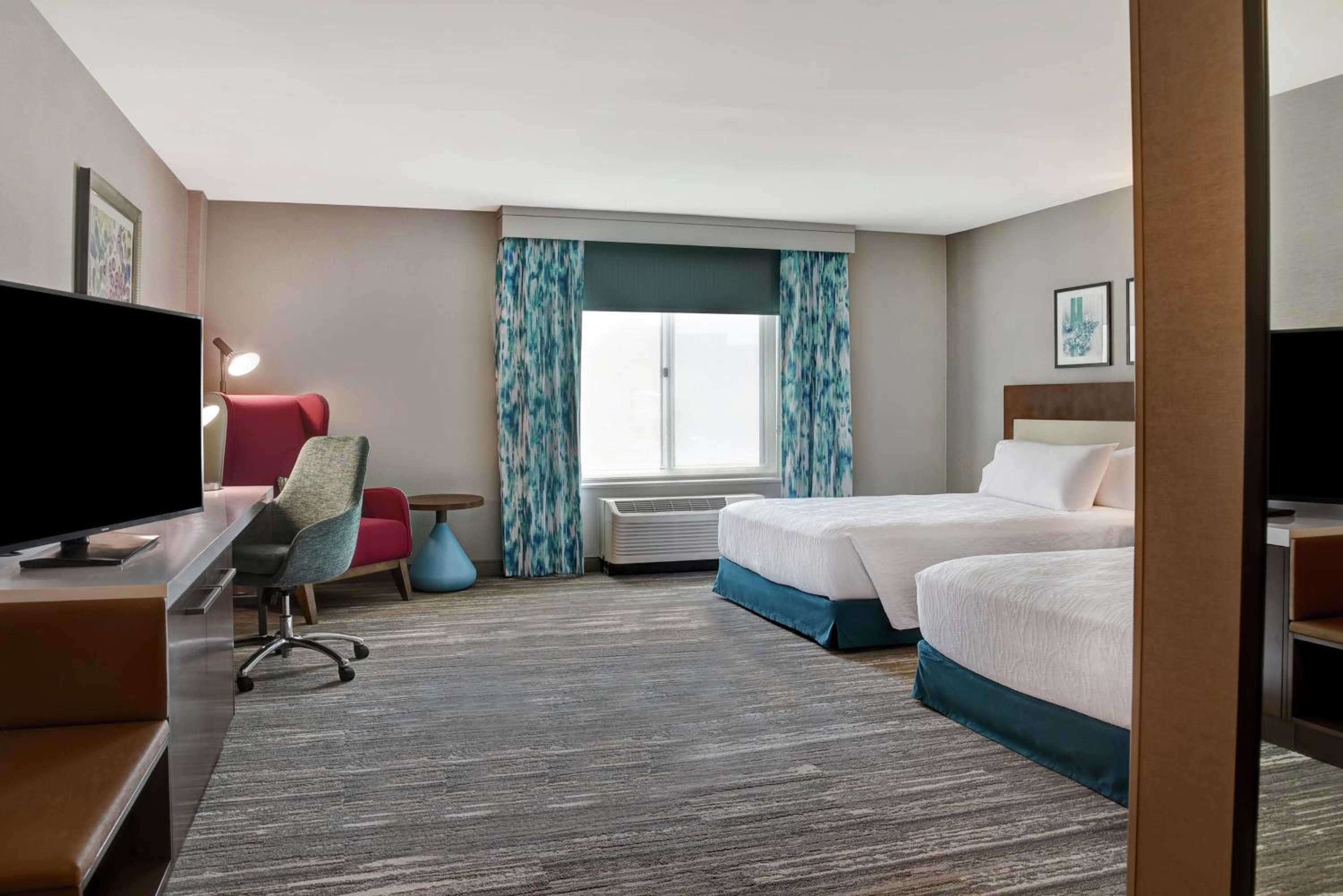 Queen Room with Two Queen Beds and Bath Tub - Mobility/Hearing Accessible - Photo 4
