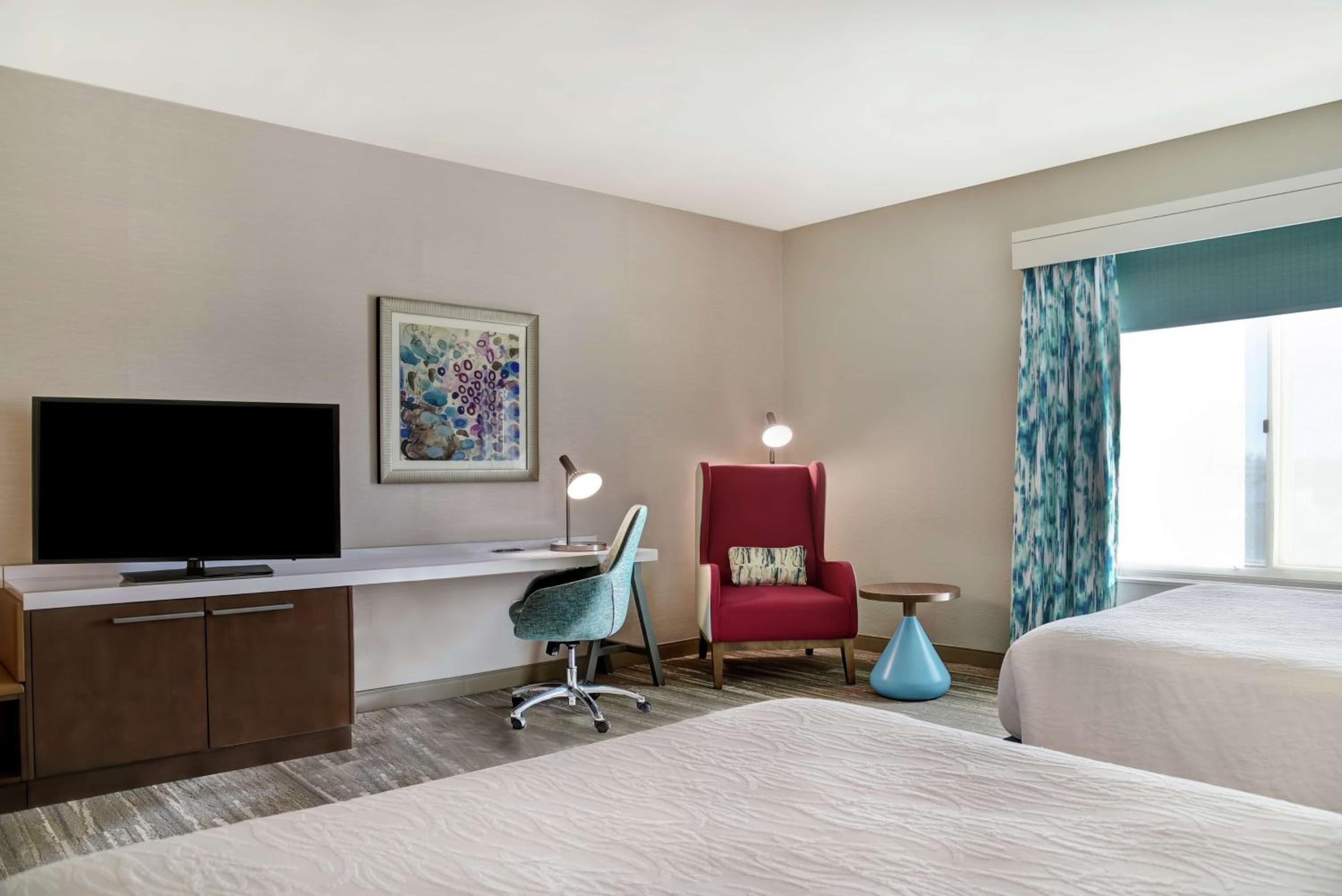 Queen Room with Two Queen Beds and Bath Tub - Mobility/Hearing Accessible - Photo 3