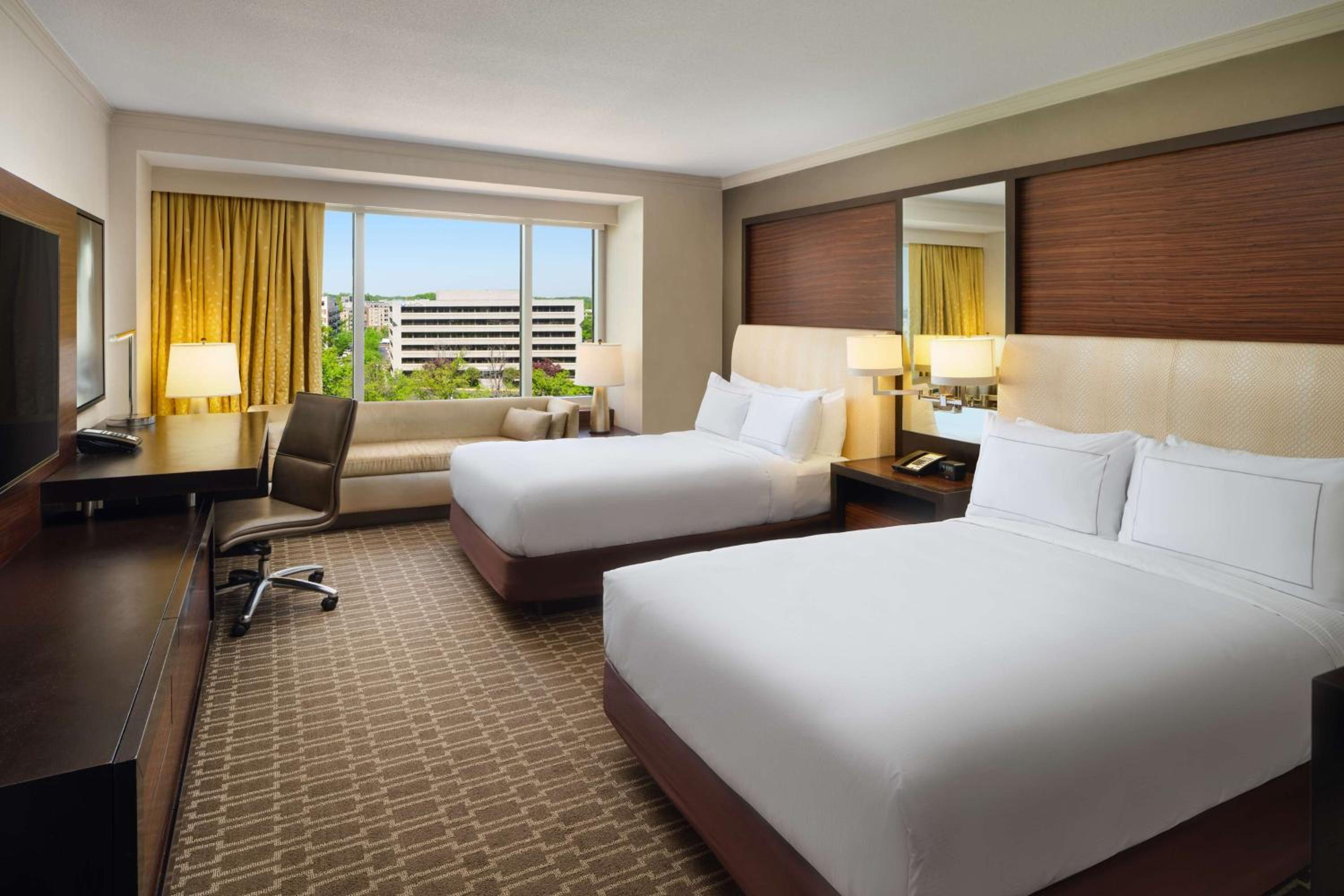 Double Room with City View - Photo 2