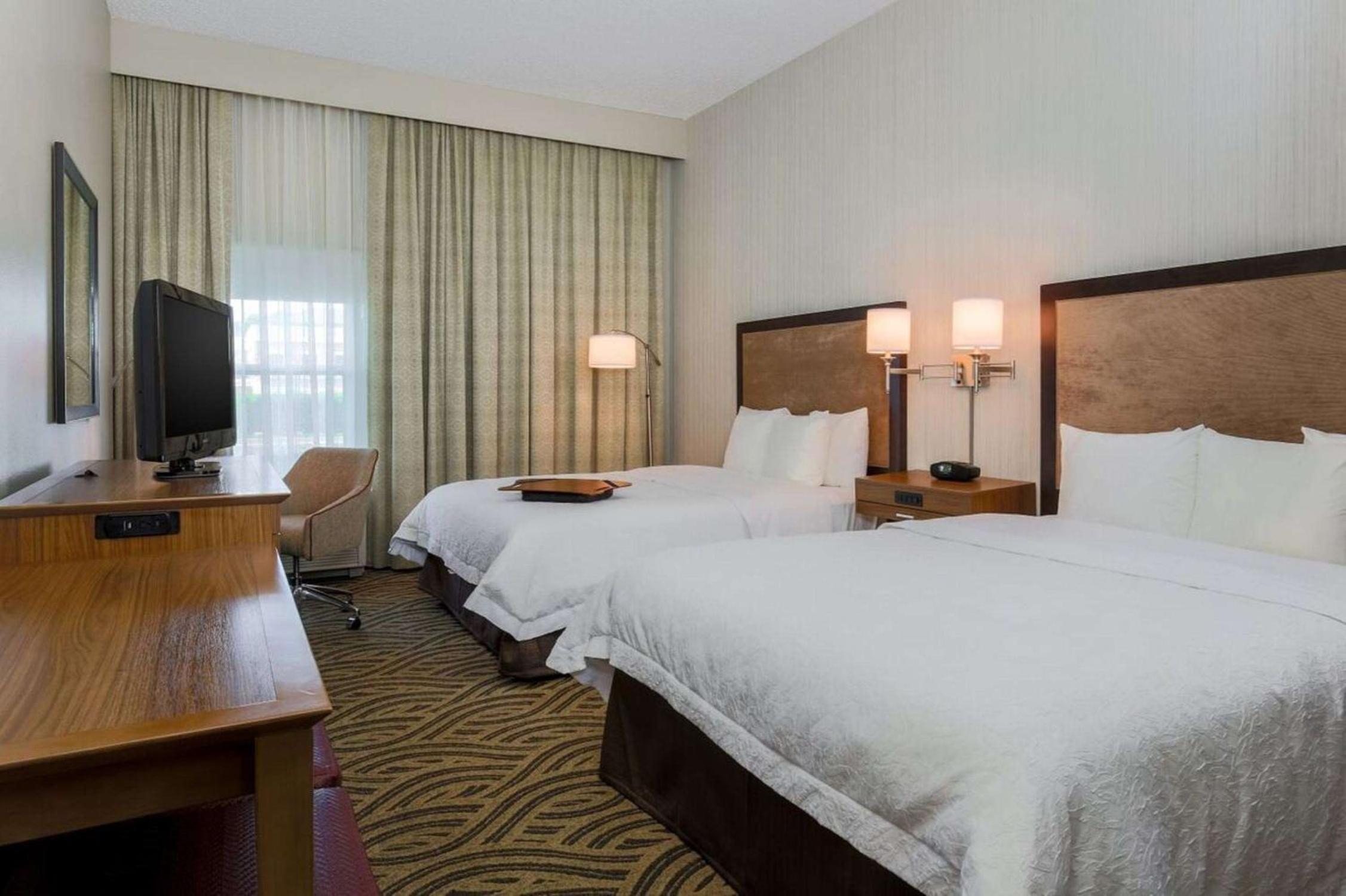Room with Two Queen Beds - Non-Smoking - Photo 2