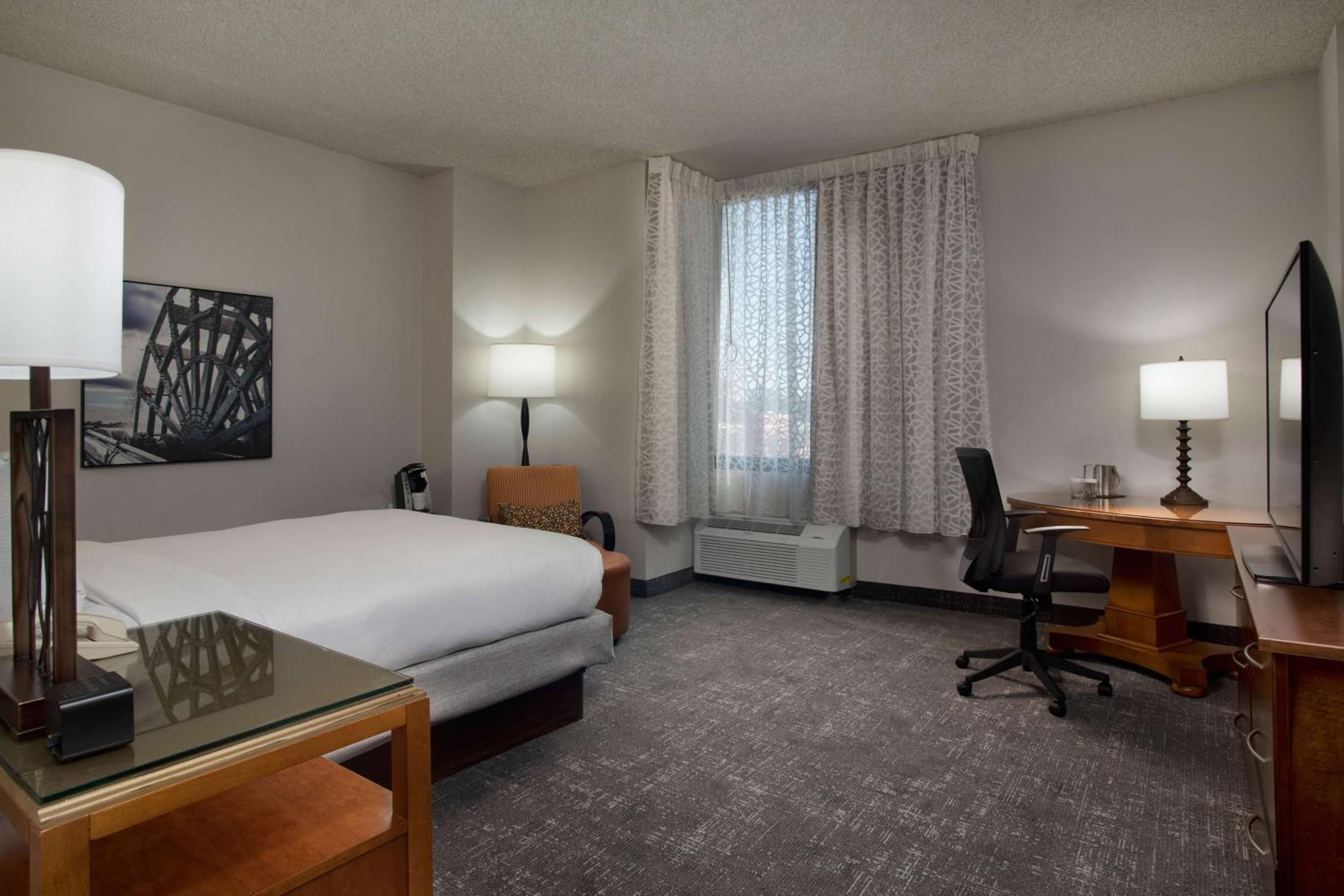 Premium King Room - Non-Smoking photo 1