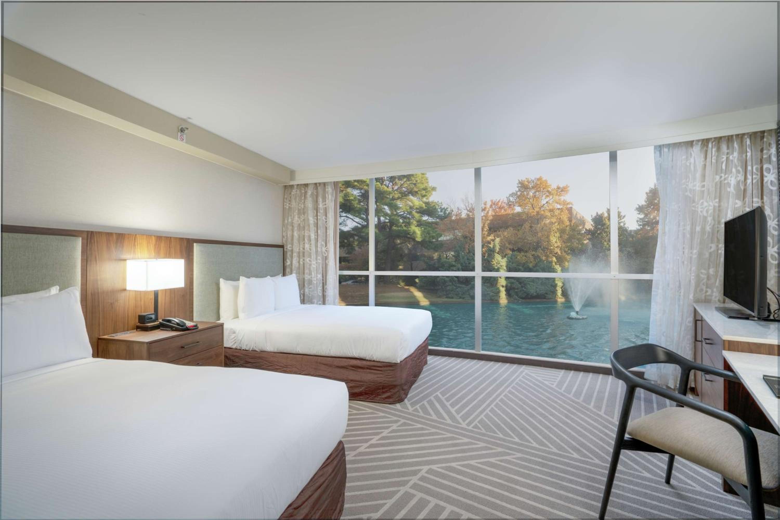 Double Room with Two Double Beds and Bath Tub - Mobility Access - Photo 1
