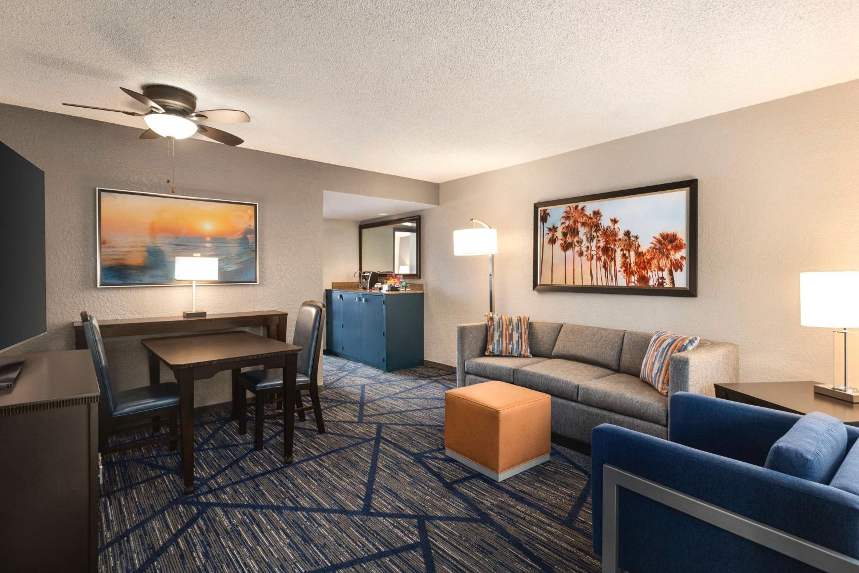 Premium King Suite - Photo 2