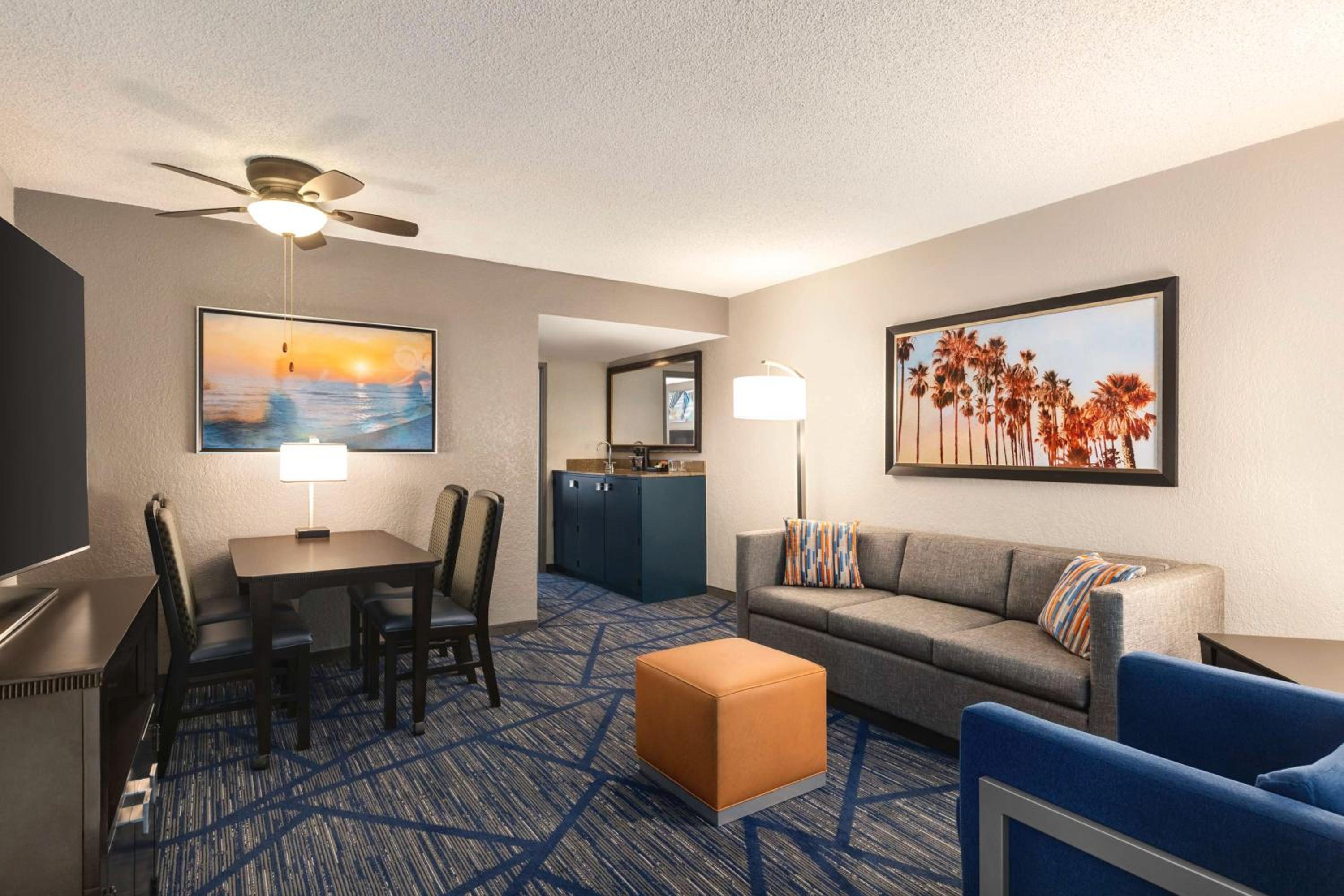 Queen Suite with Two Queen Beds photo 3