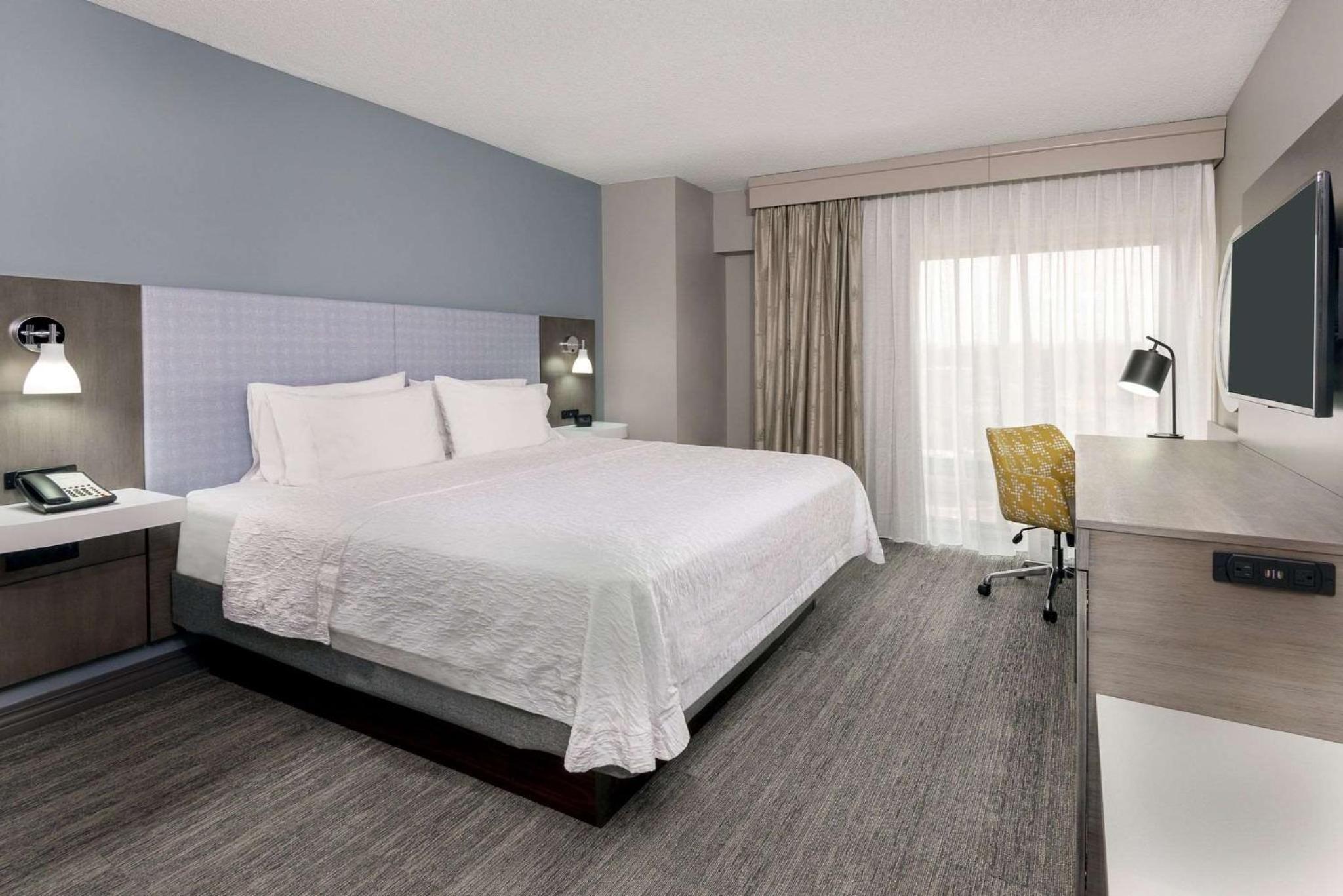 King Suite with Wet Bar - Photo 1
