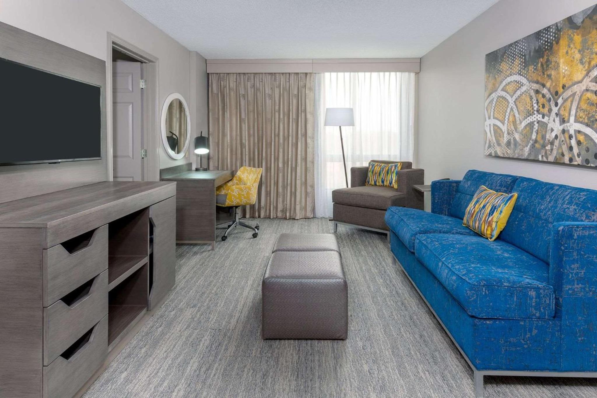 King Suite with Kitchen - Photo 4