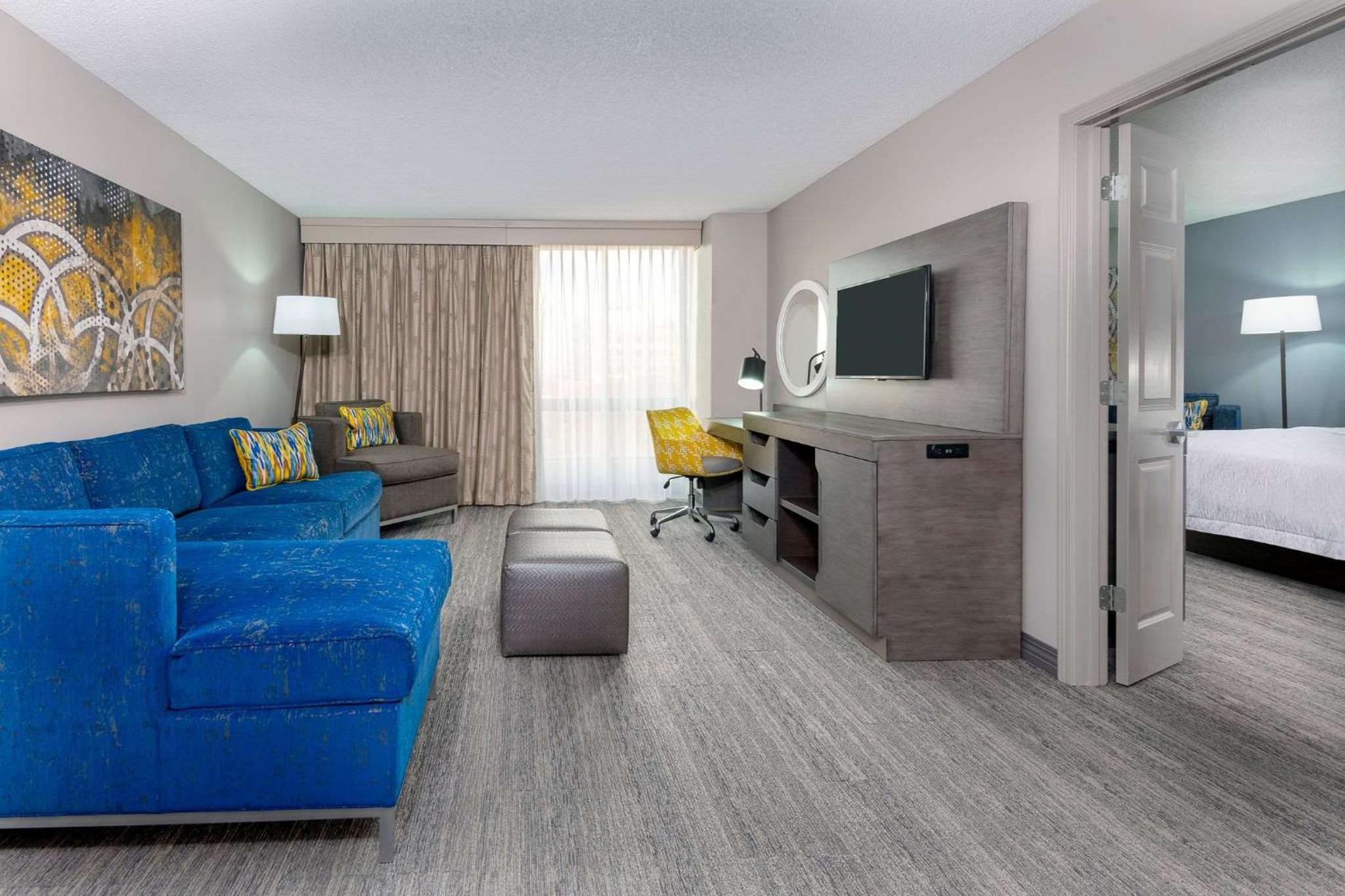 Queen Suite with Kitchen - Non-Smoking - Photo 4