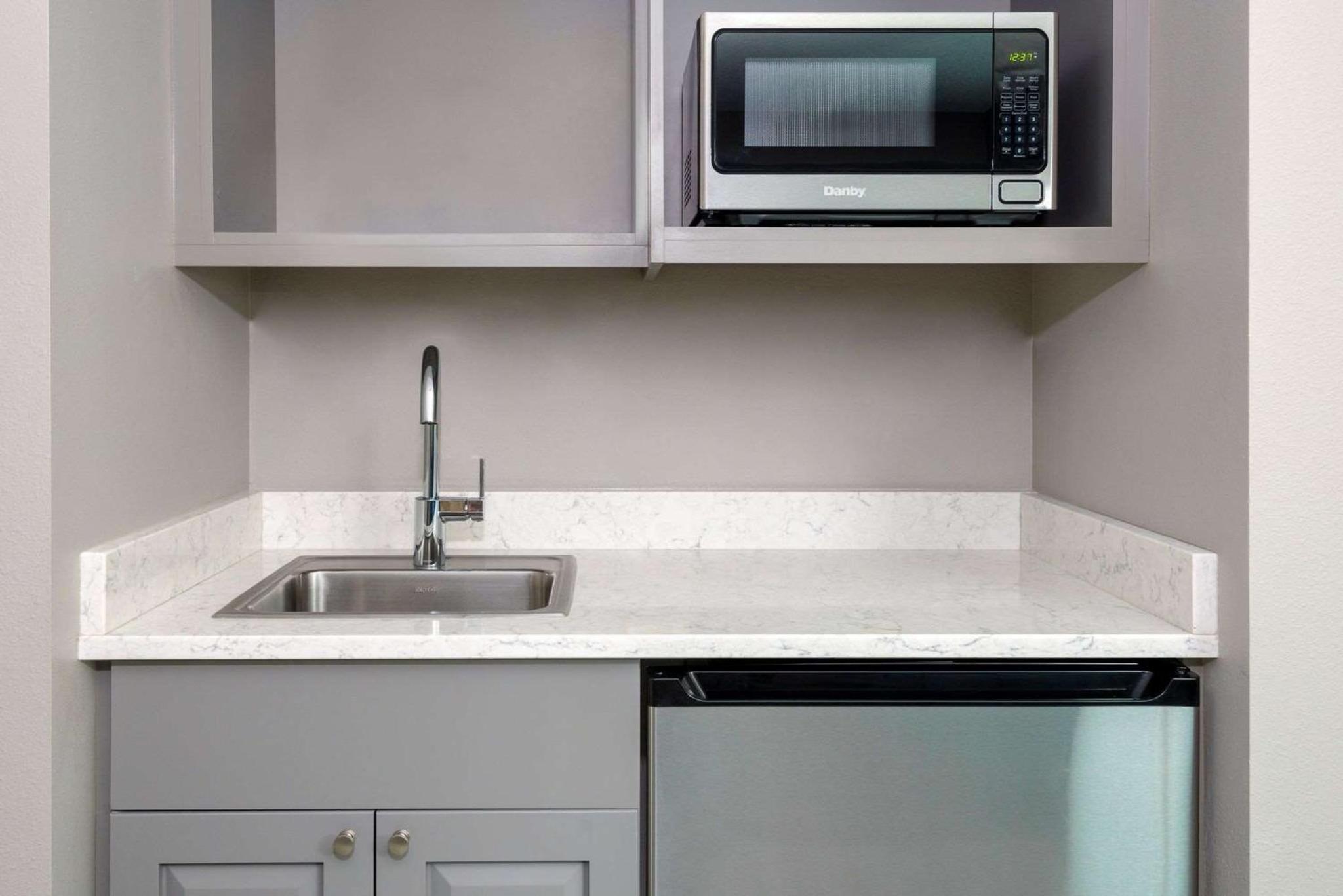 King Suite with Wet Bar - Photo 4