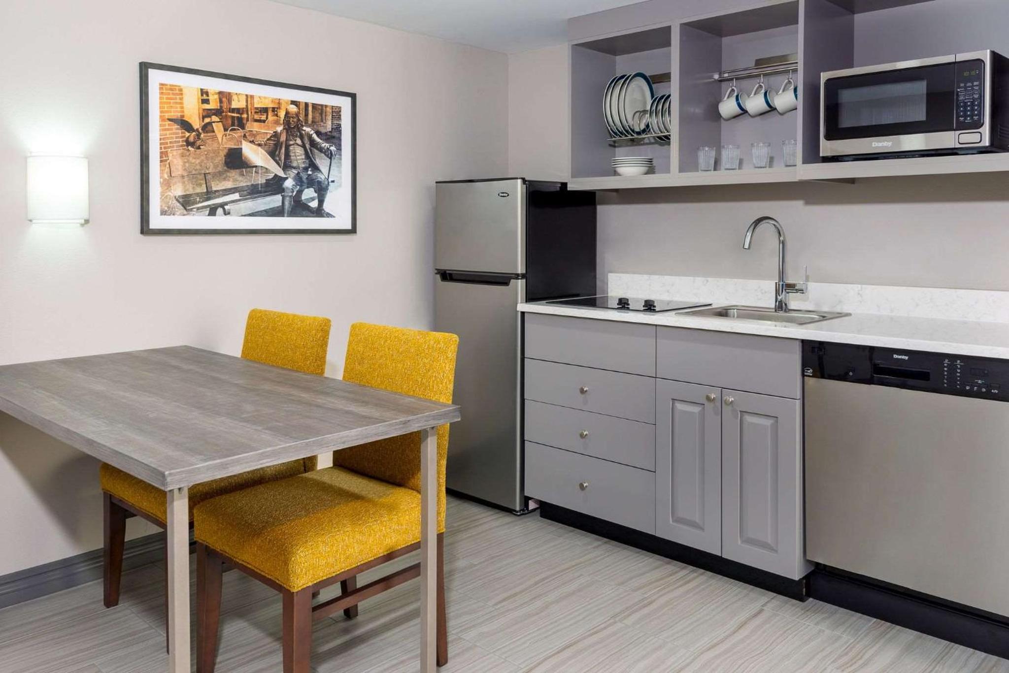 King Suite with Kitchen/Stove - Photo 4