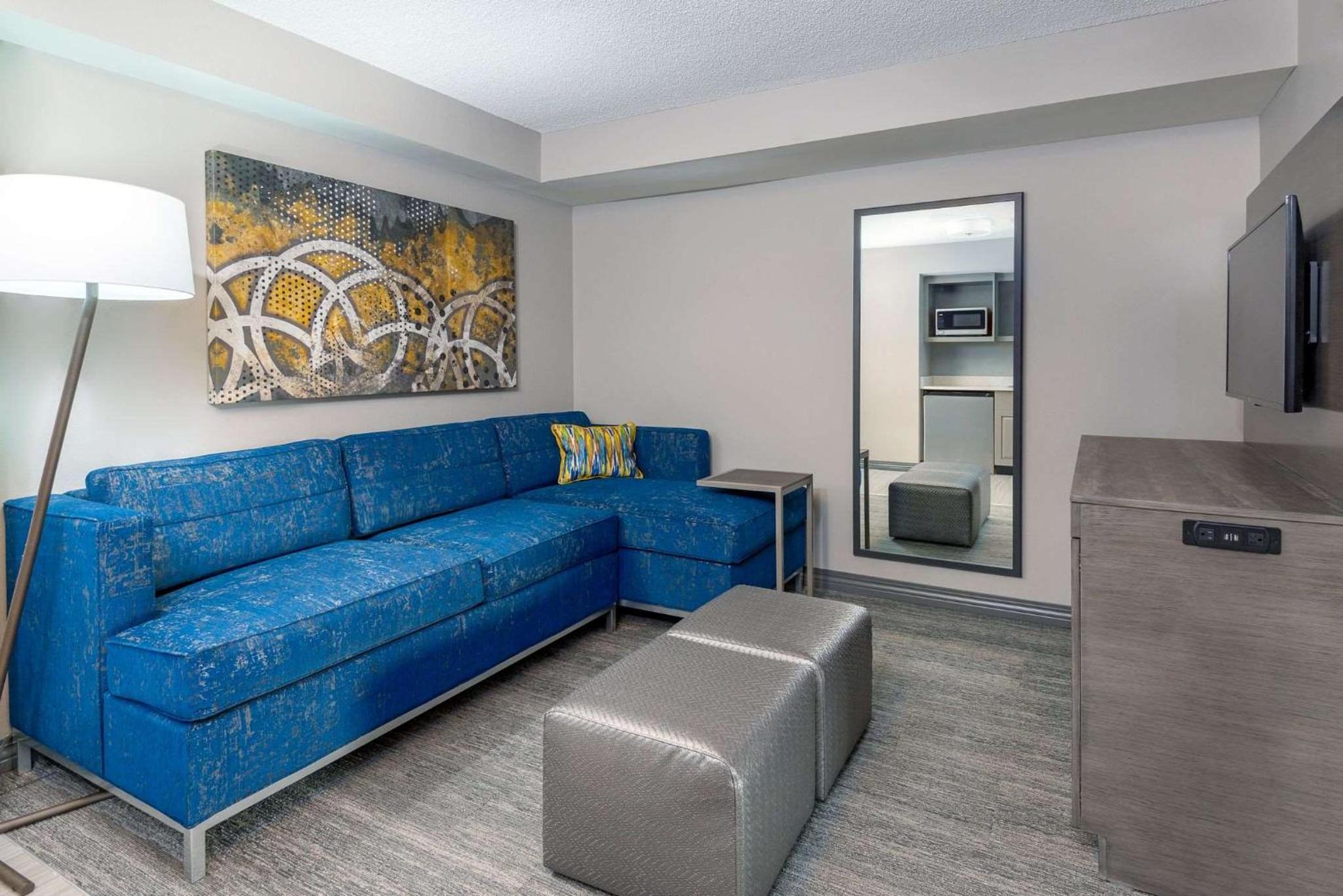 King Suite with Wet Bar - Photo 3