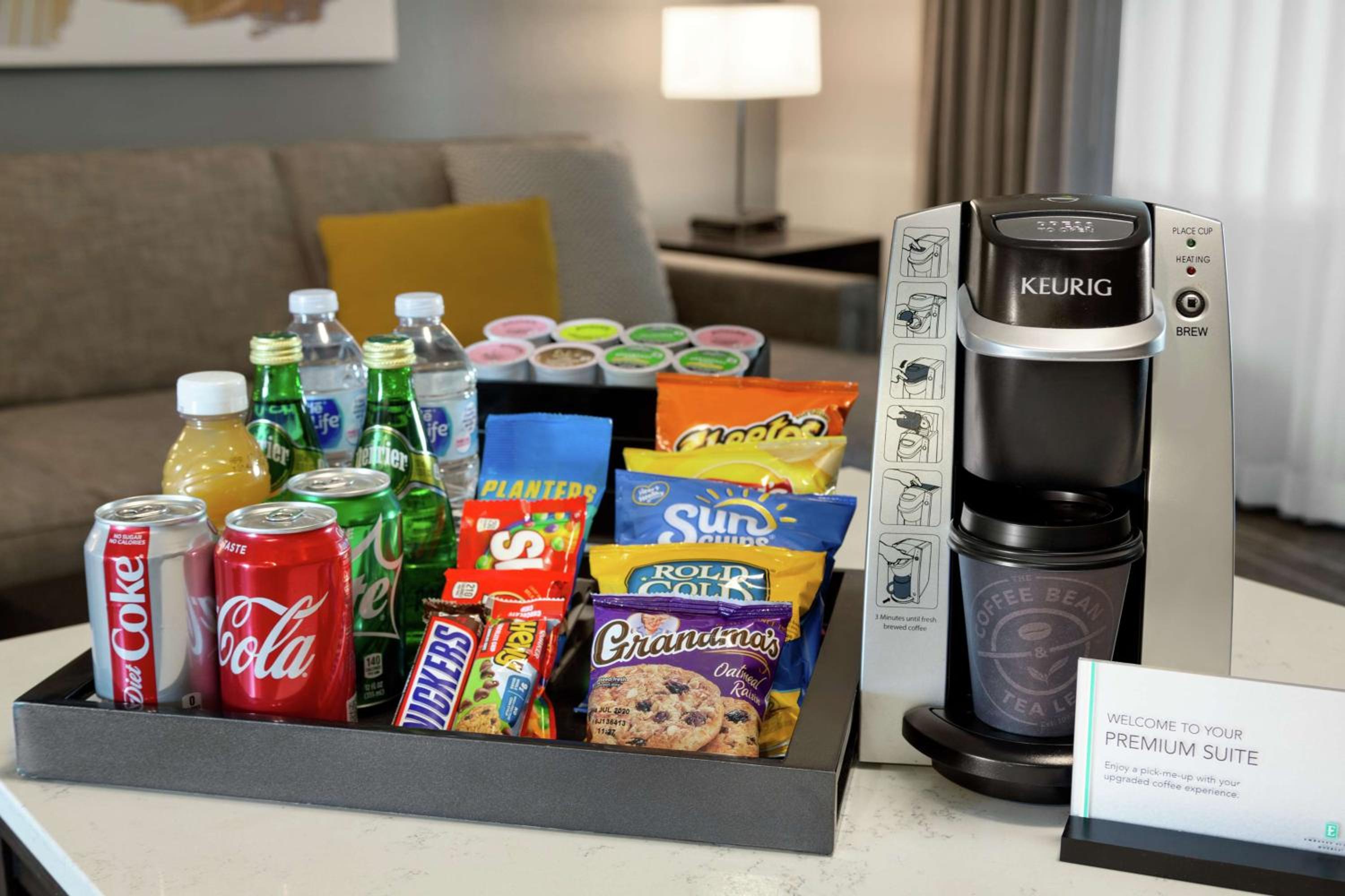 Premium King Suite - Non-Smoking - Photo 2