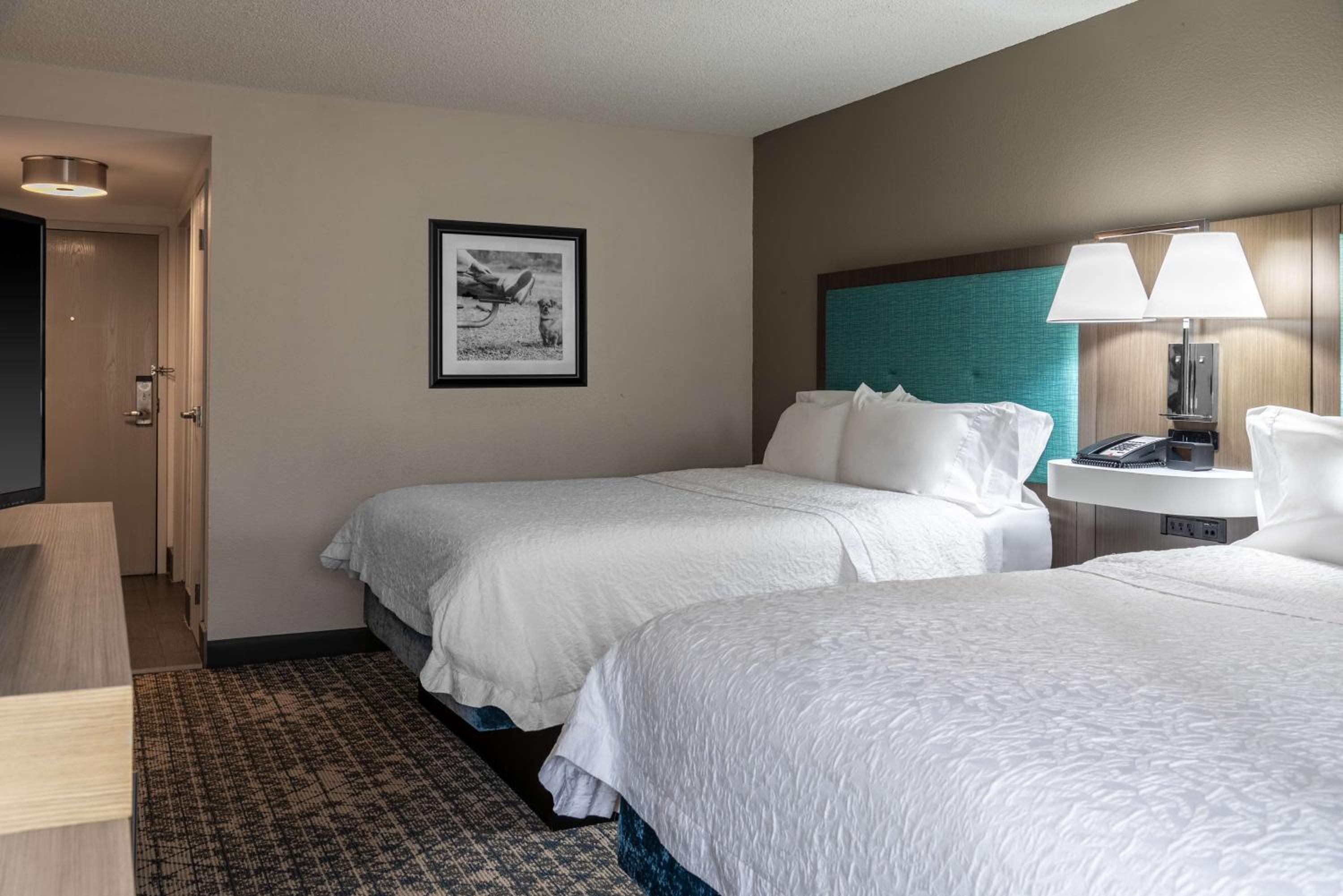 Room with Two Queen Beds - Non-Smoking - Photo 1
