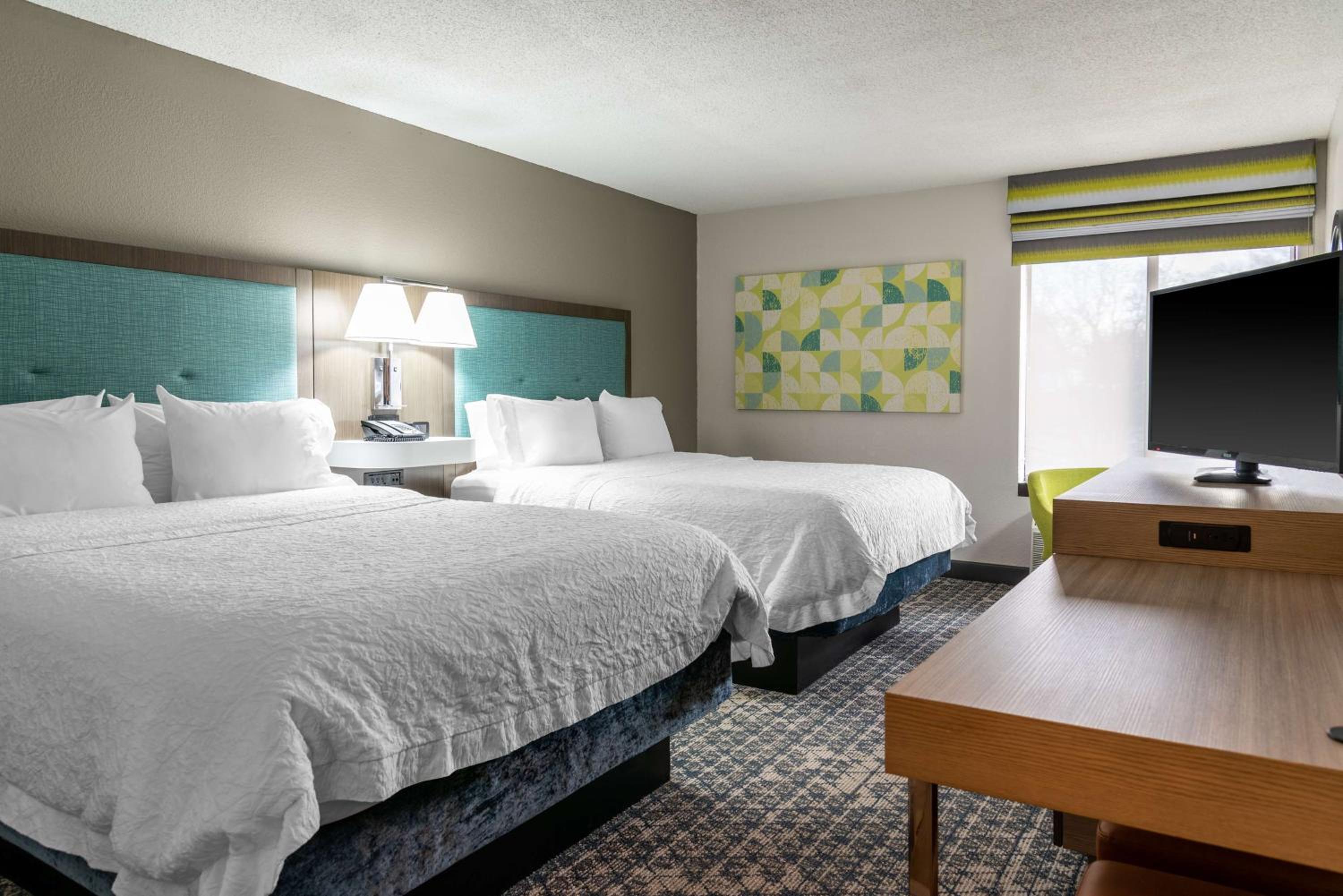 Room with Two Queen Beds - Non-Smoking - Photo 2