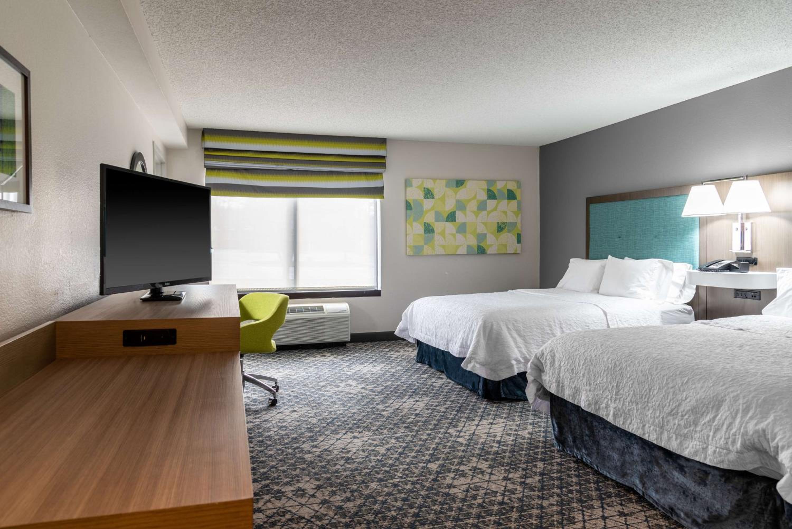 Queen Room with Two Queen Beds - Mobility Access/Non-Smoking - Photo 1