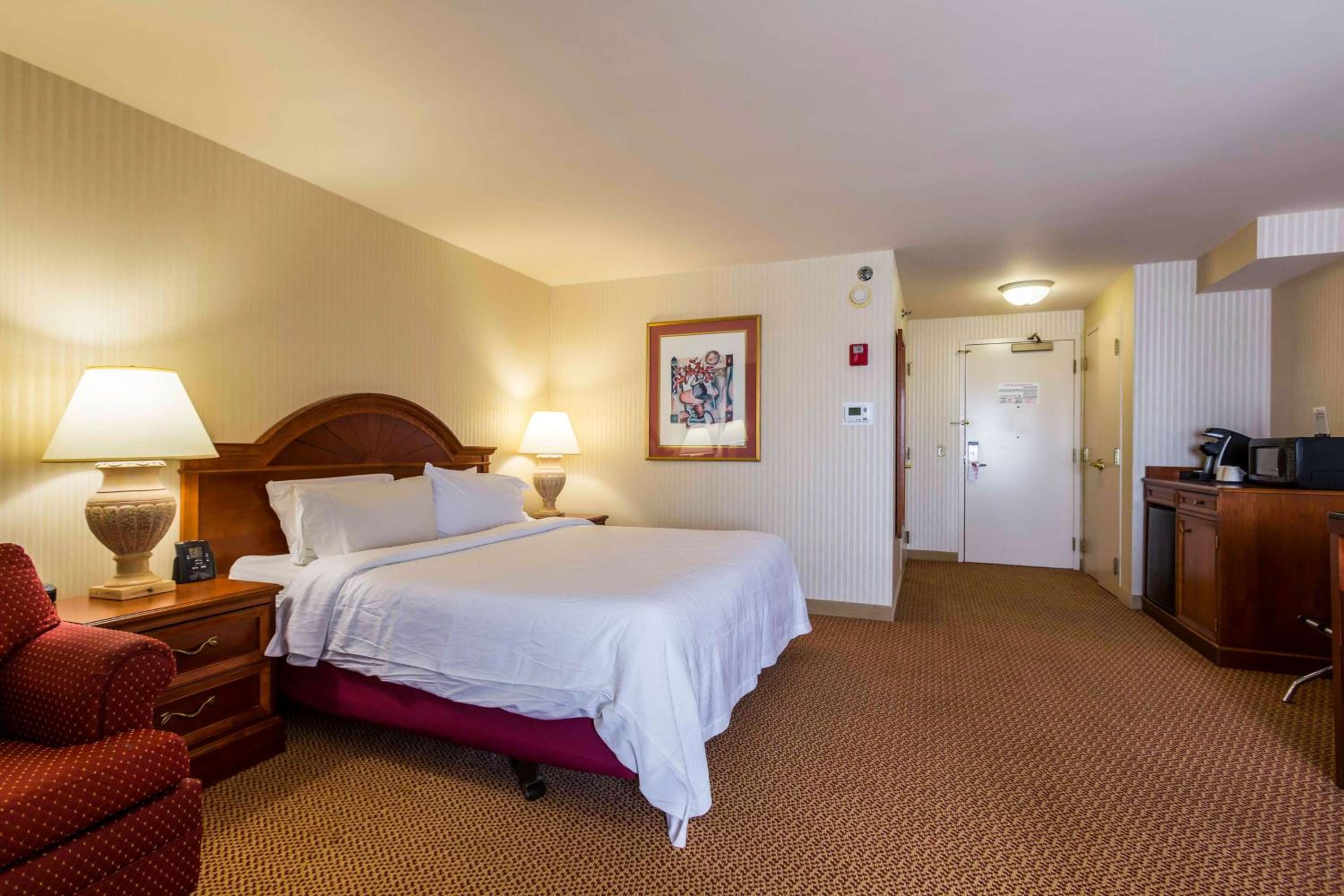 King Room with Tub - Mobility and Hearing Access