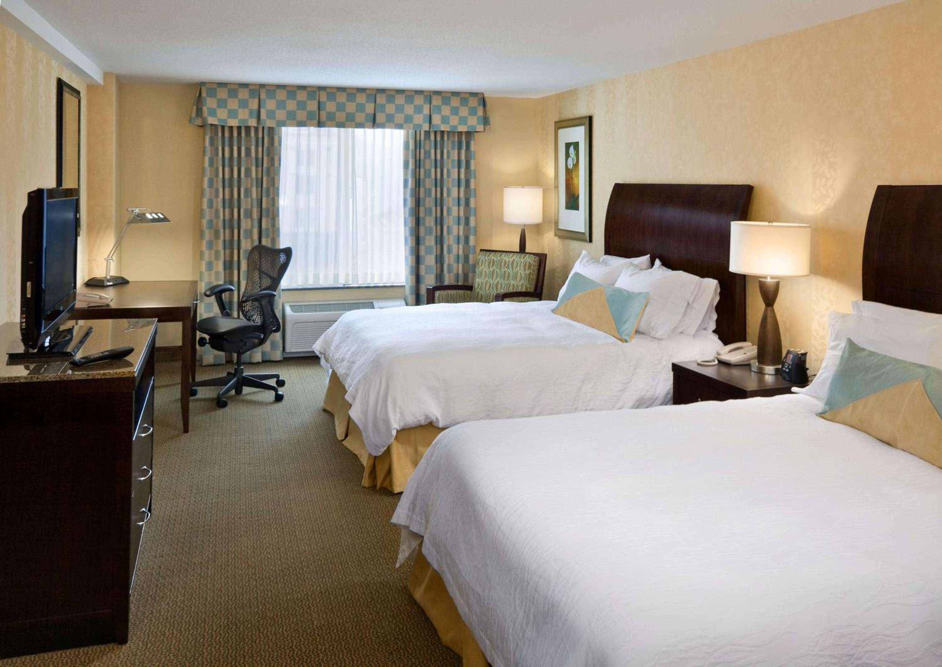 Queen Room with Two Queen Beds - Photo 3