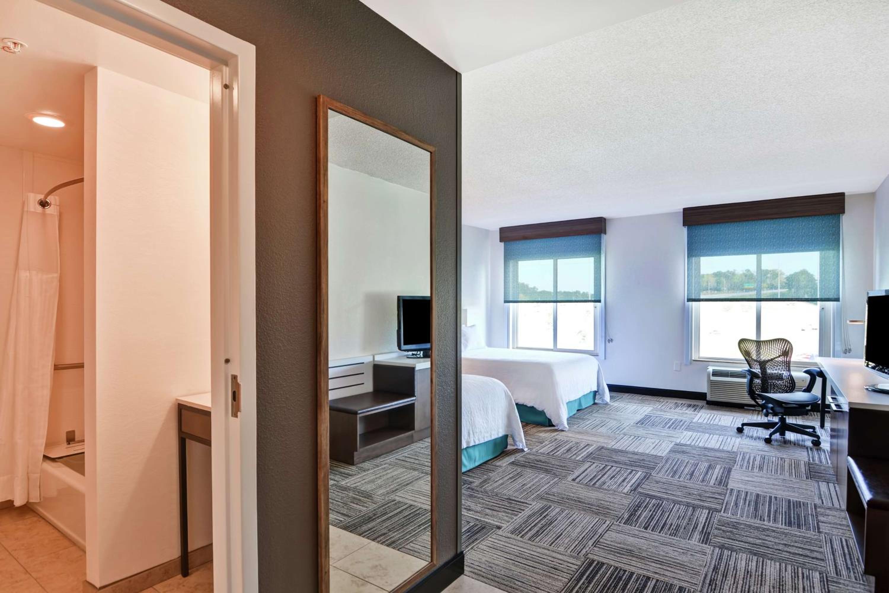 Queen Room with Two Queen Beds - Mobility and Hearing Access - Photo 4