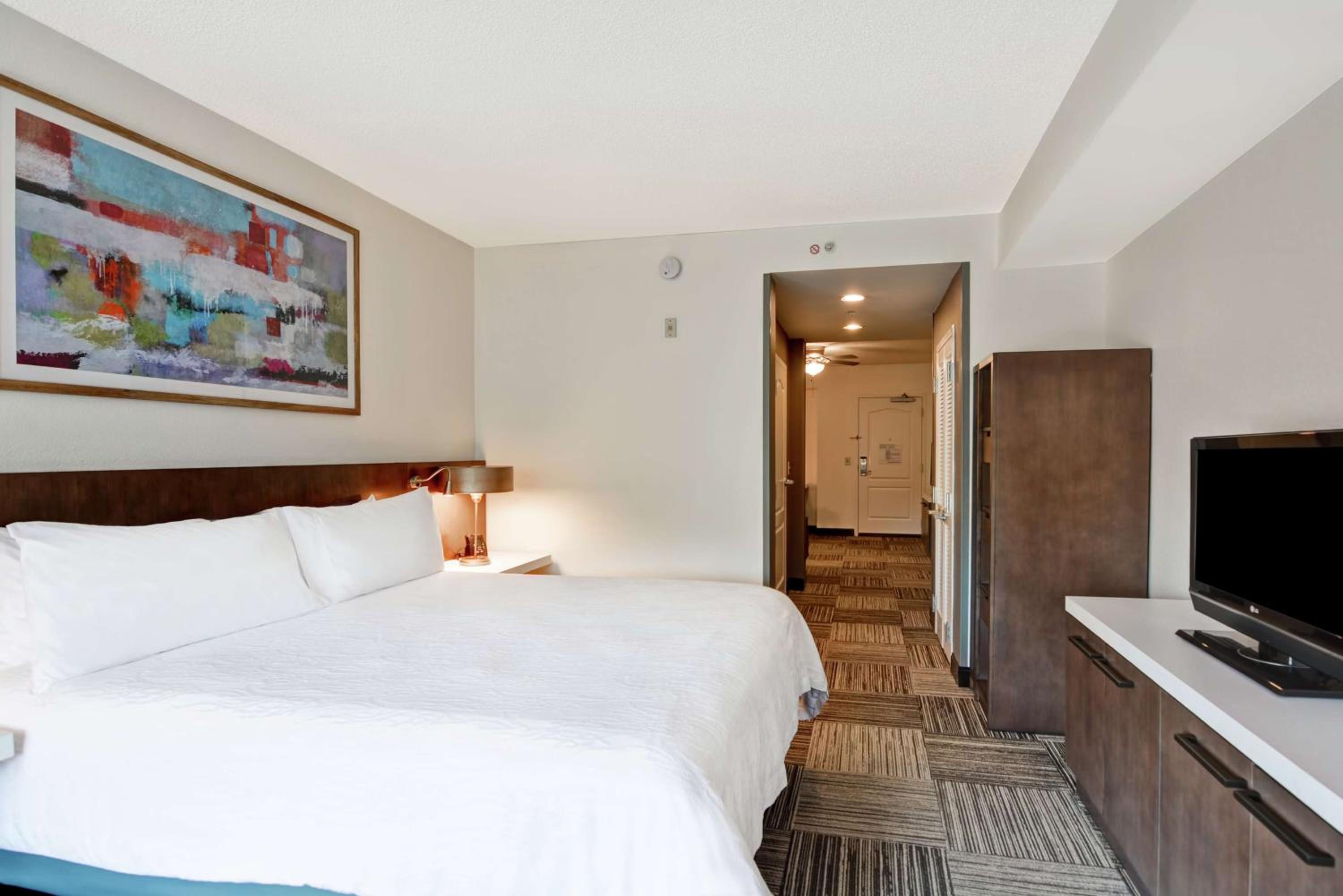 One-Bedroom King Suite with Sofa Bed - Photo 7