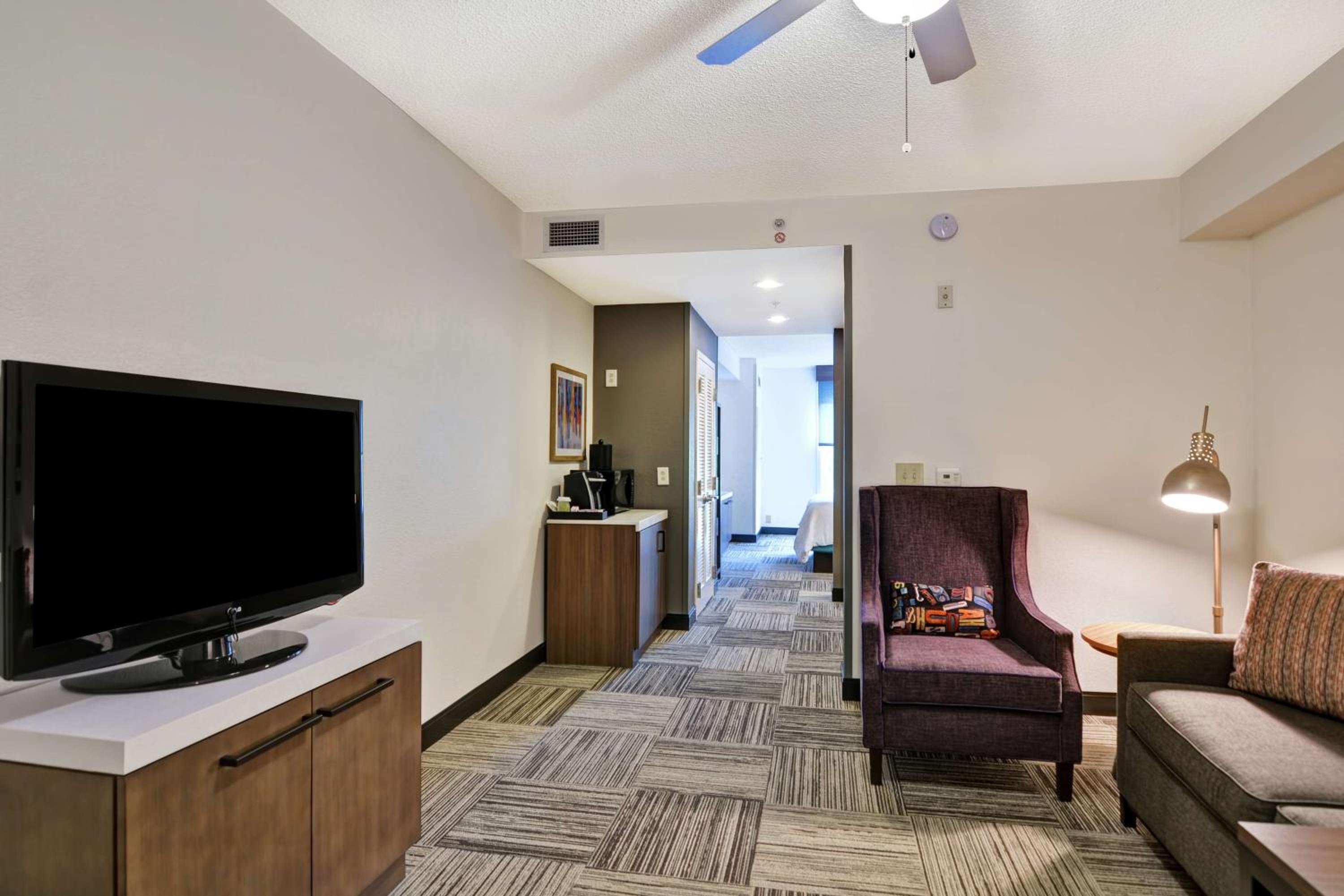 One-Bedroom King Suite with Sofa Bed - Photo 2