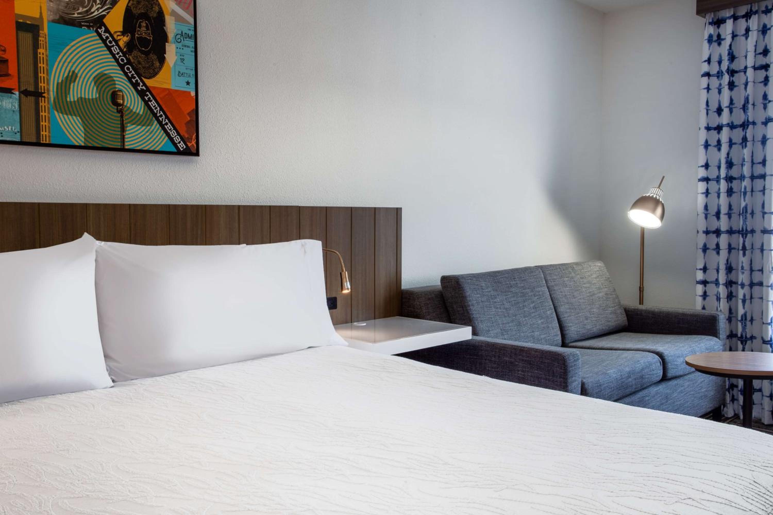 Deluxe King Room with Sofa Bed - Photo 1