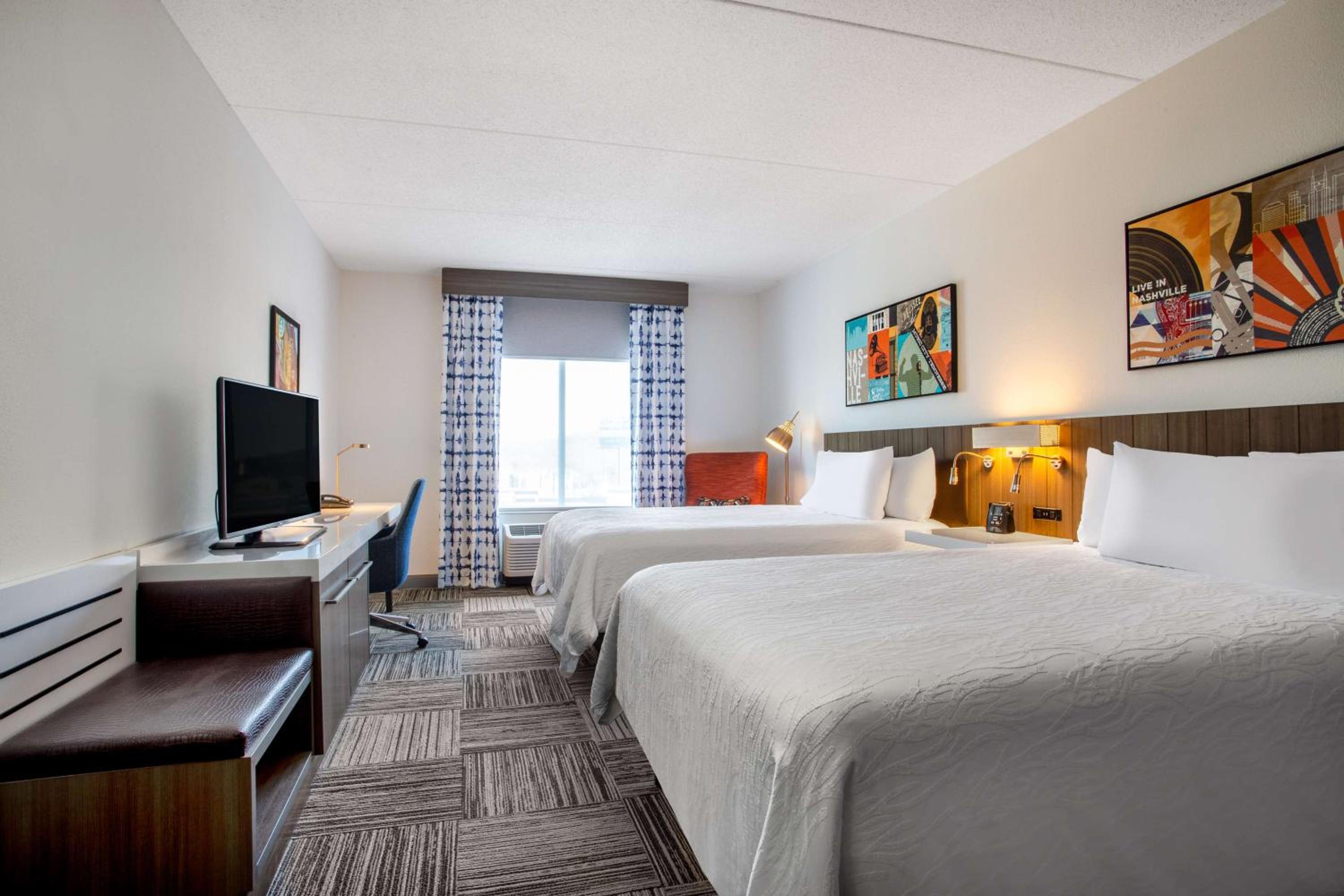 Queen Room with Two Queen Beds - Photo 2