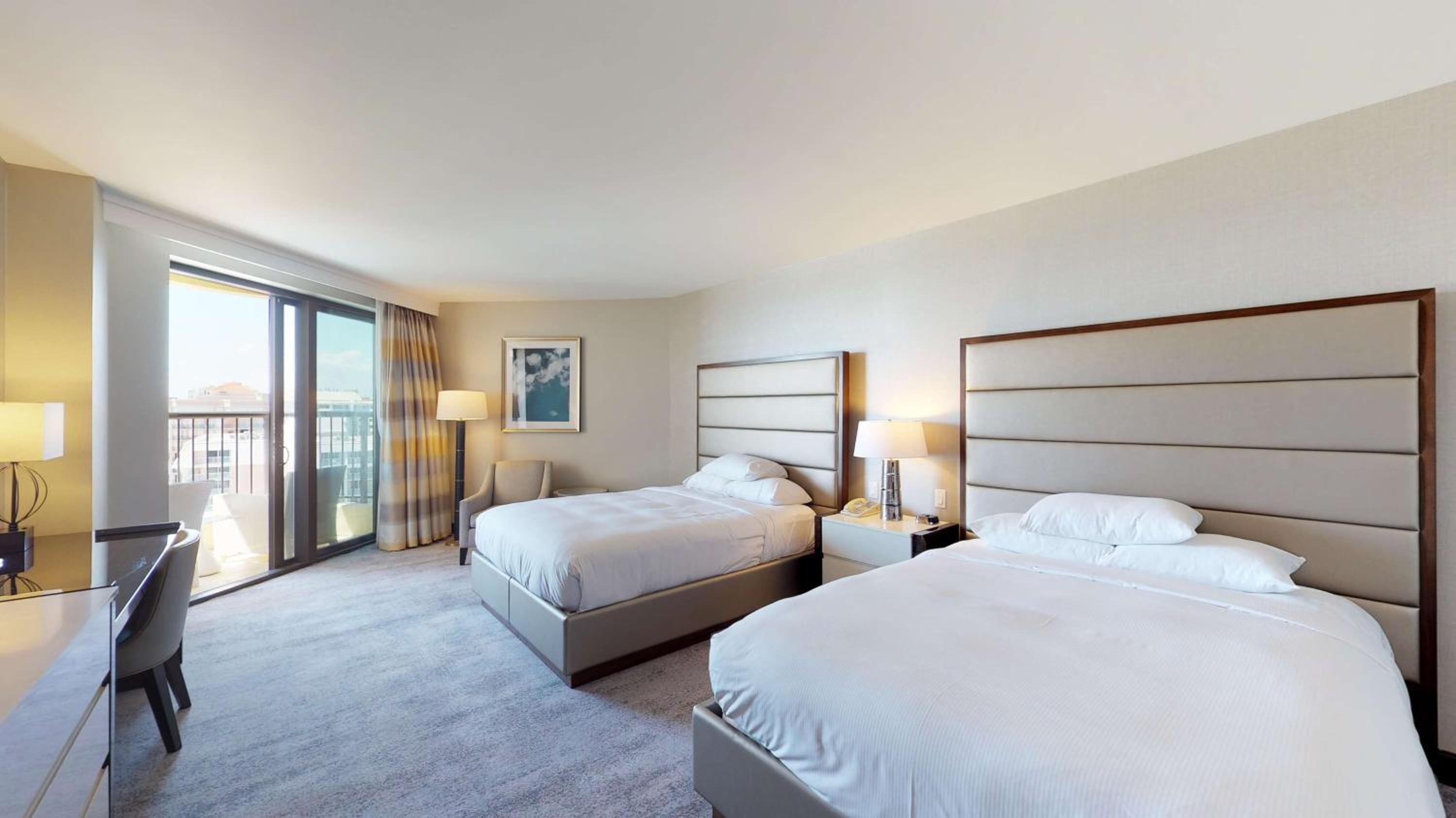 Premium Preferred 3 Room Suite Ocean View 1 King Bed/ 2 Queen Beds