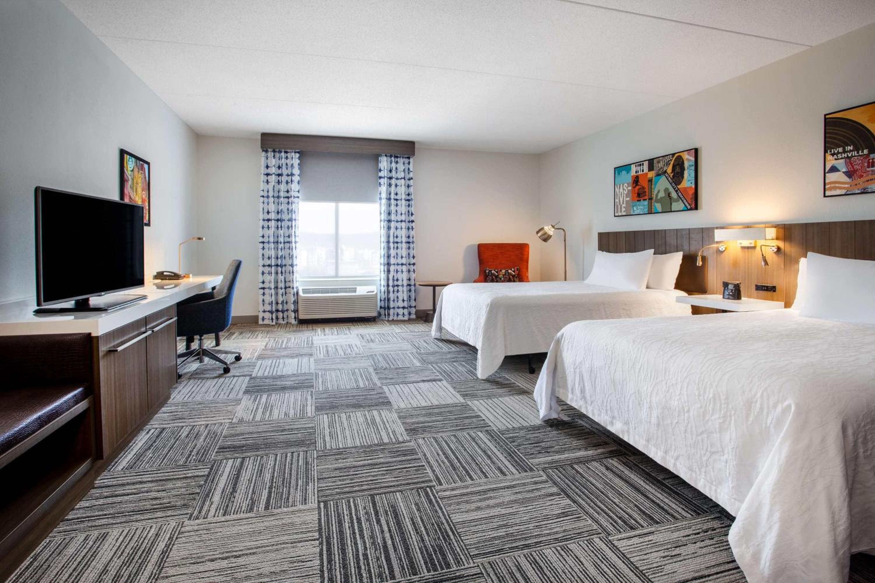 Queen Room with Two Queen Beds - Mobility Access - Photo 4