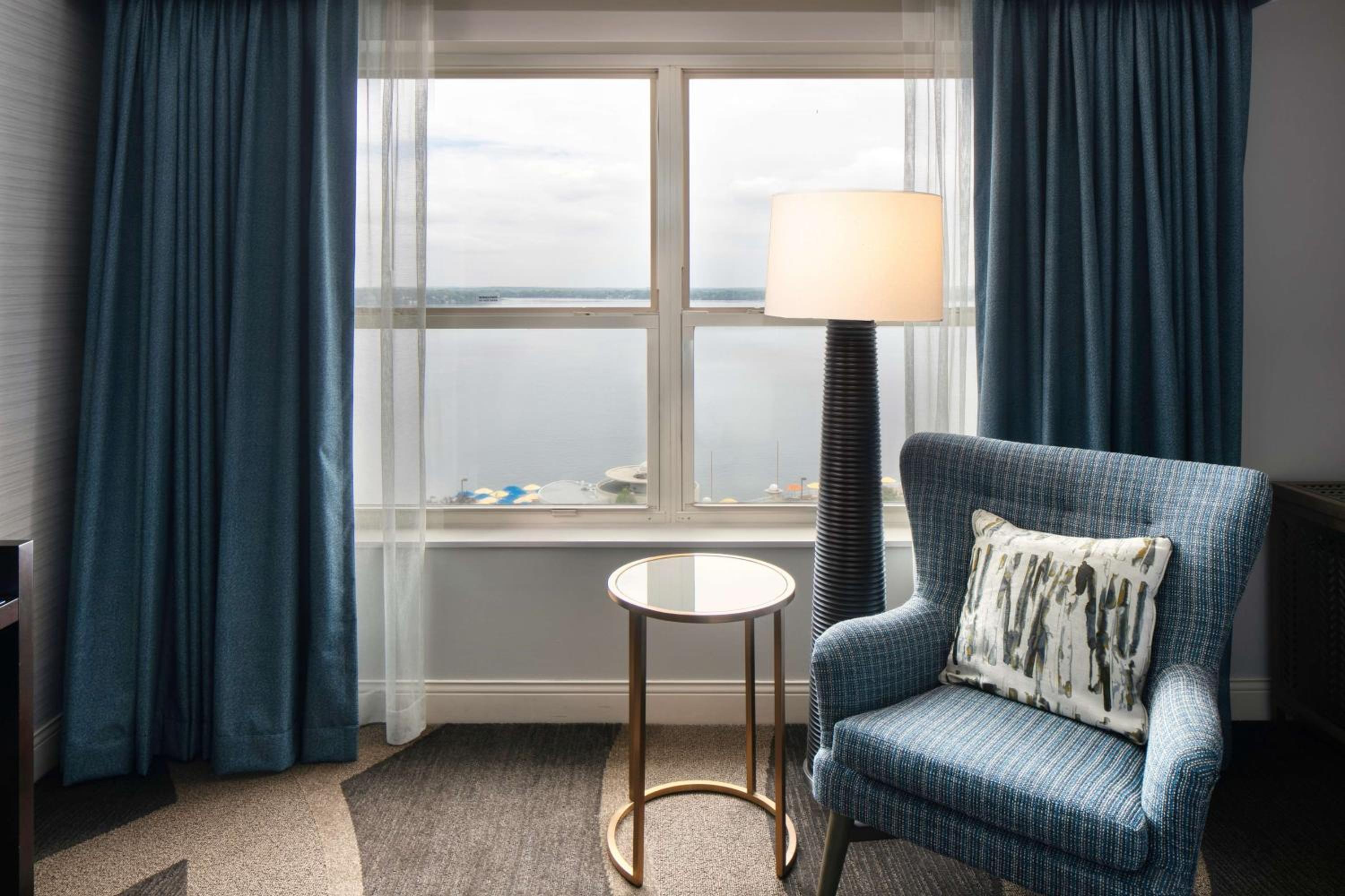King Room with Lake View - Photo 6